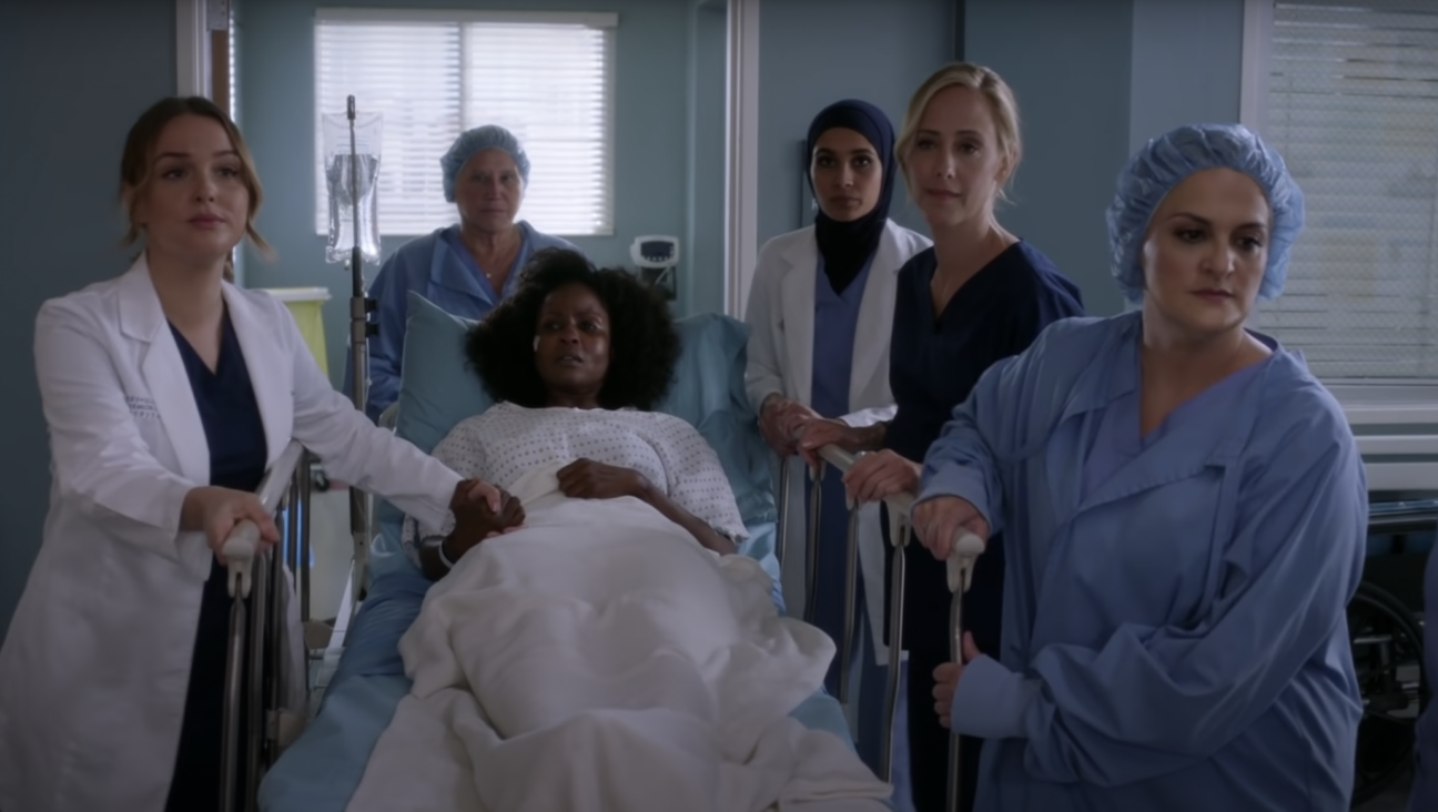 TV writer Elisabeth Finch (right) as a nurse on a 2019 episode of “Grey’s Anatomy,” which she wrote allegedly inspired by her experiences as a sexual assault survivor. Recently unearthed details have cast doubt on many of Finch’s stories about her own trauma, including her claim that she had helped clean up a friend’s remains from the Tree of Life shooting. (Screenshot via ABC)