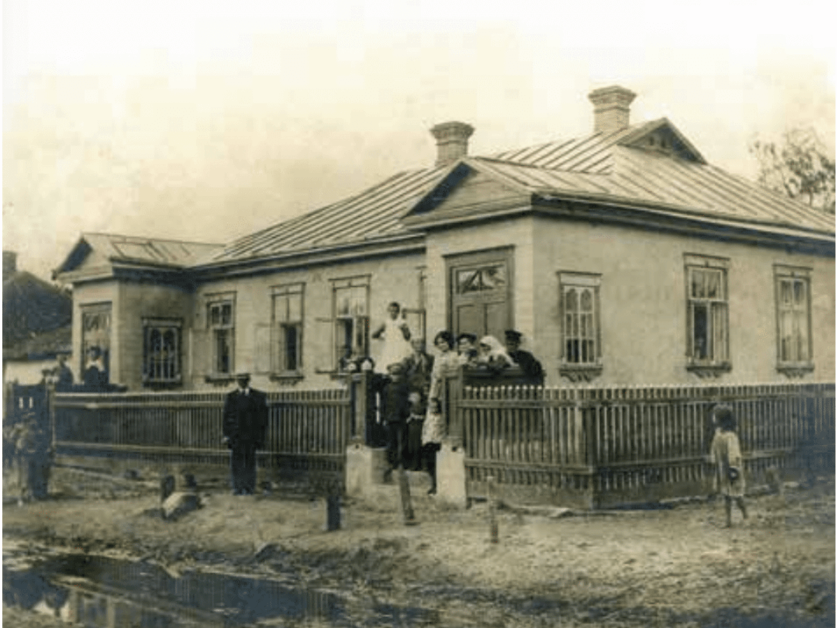 Itzie
Stumacher’s house in Belaya Tserkov, Ukraine, 1911, which was featured in Lisa Brahin’s “Tears Over Russia.” The second door was a rental
apartment where the Caprove and Cutler families stayed after fleeing Stavishche during a 1919 pogrom.