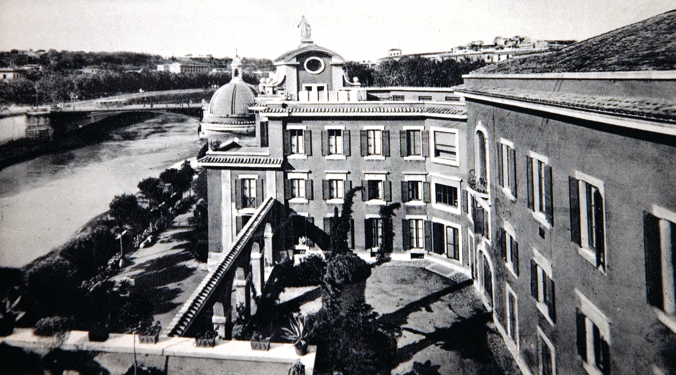 A photo is taken of the outside of Fatebenefratelli Hospital in Rome, where doctors shielded Jews by making up a fake disease during World War II, 1944. (“Syndrome K”/Freestyle Digital Media)