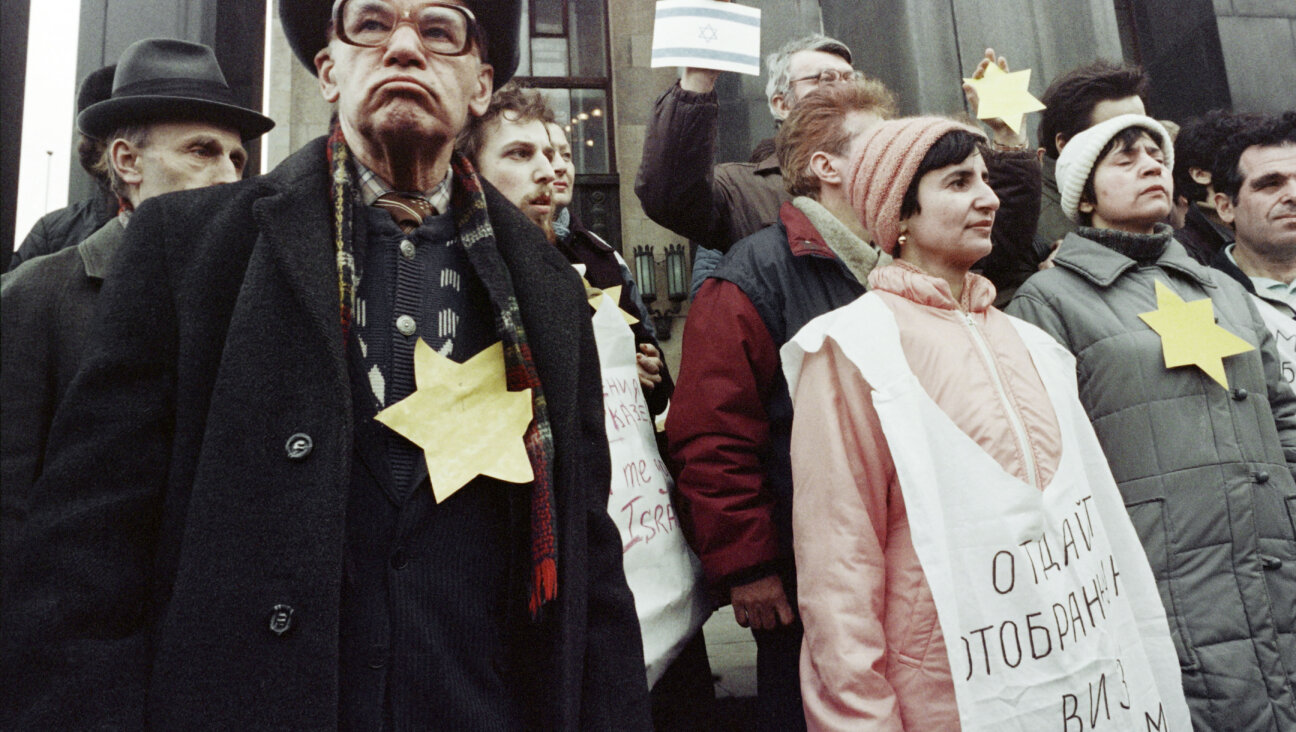 A Jewish demonstration in front of Moscow's Lenin's Library on April 14, 1988, the first day of the Gorbachev-Reagan summit. Some wear large yellow stars to draw attention on the situation of the Jewish people and refuseniks in the USSR