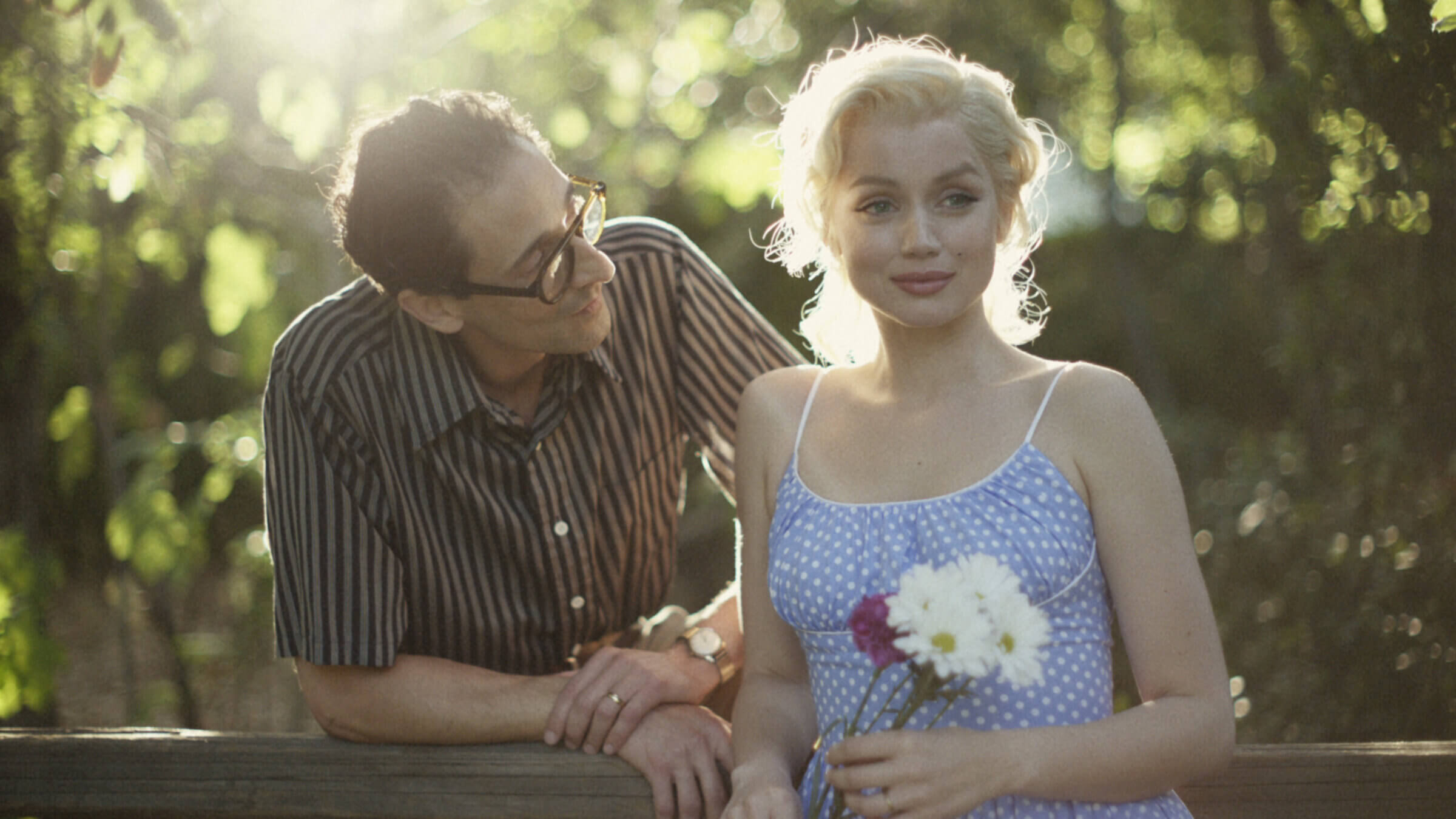 Adrien Brody as Arthur Miller and Ana de Armas as Marilyn Monroe.