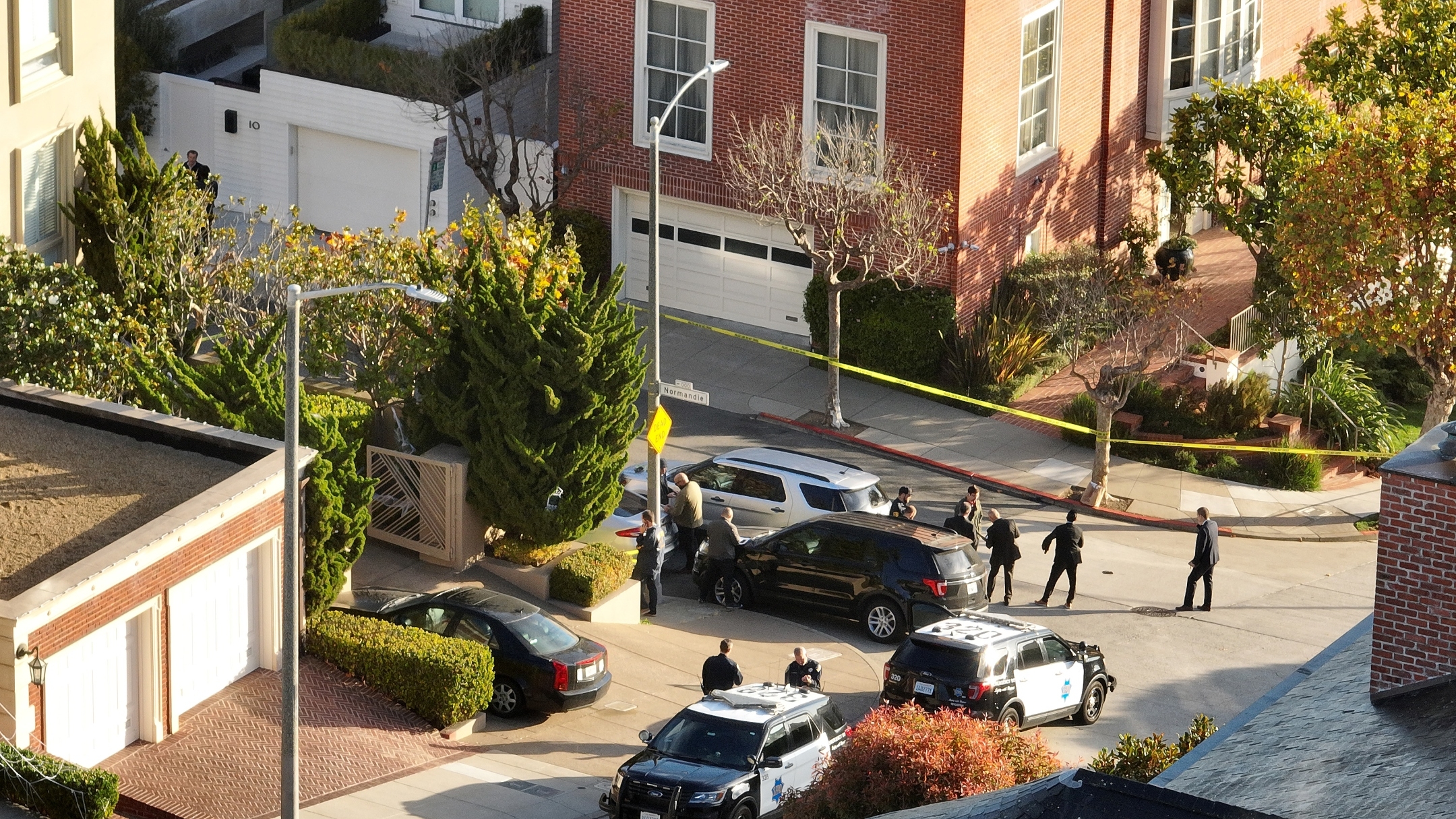 In an aerial view, San Francisco police officers and F.B.I. agents gather in front of the home of U.S. Speaker of the House Nancy Pelosi in San Francisco, Oct. 28, 2022. (Justin Sullivan/Getty Images)