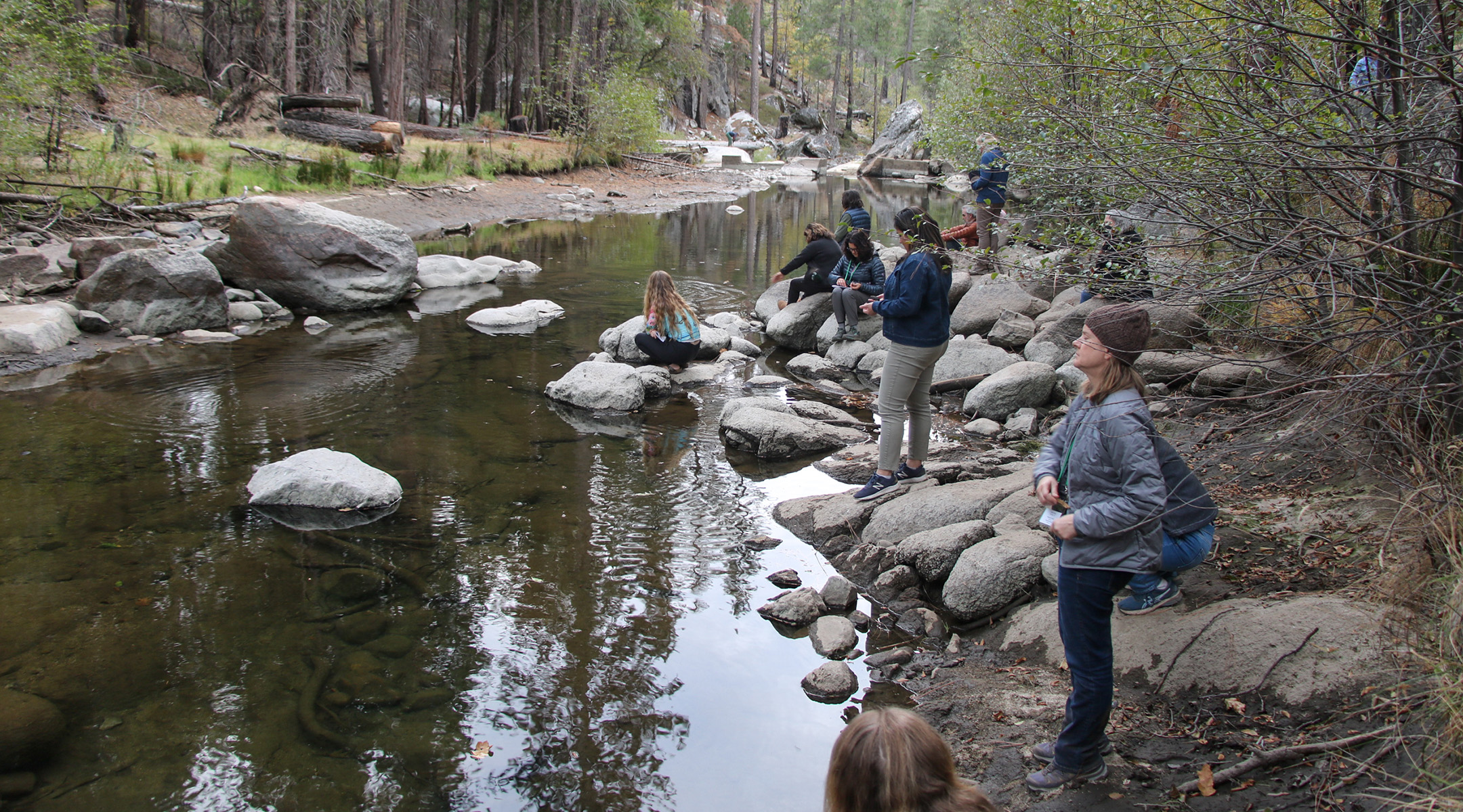 Divorce and Discovery tashlich ritual, in which attendees cast off unwanted feelings they were carrying around from their divorce. (Photo/Margot Yecies)