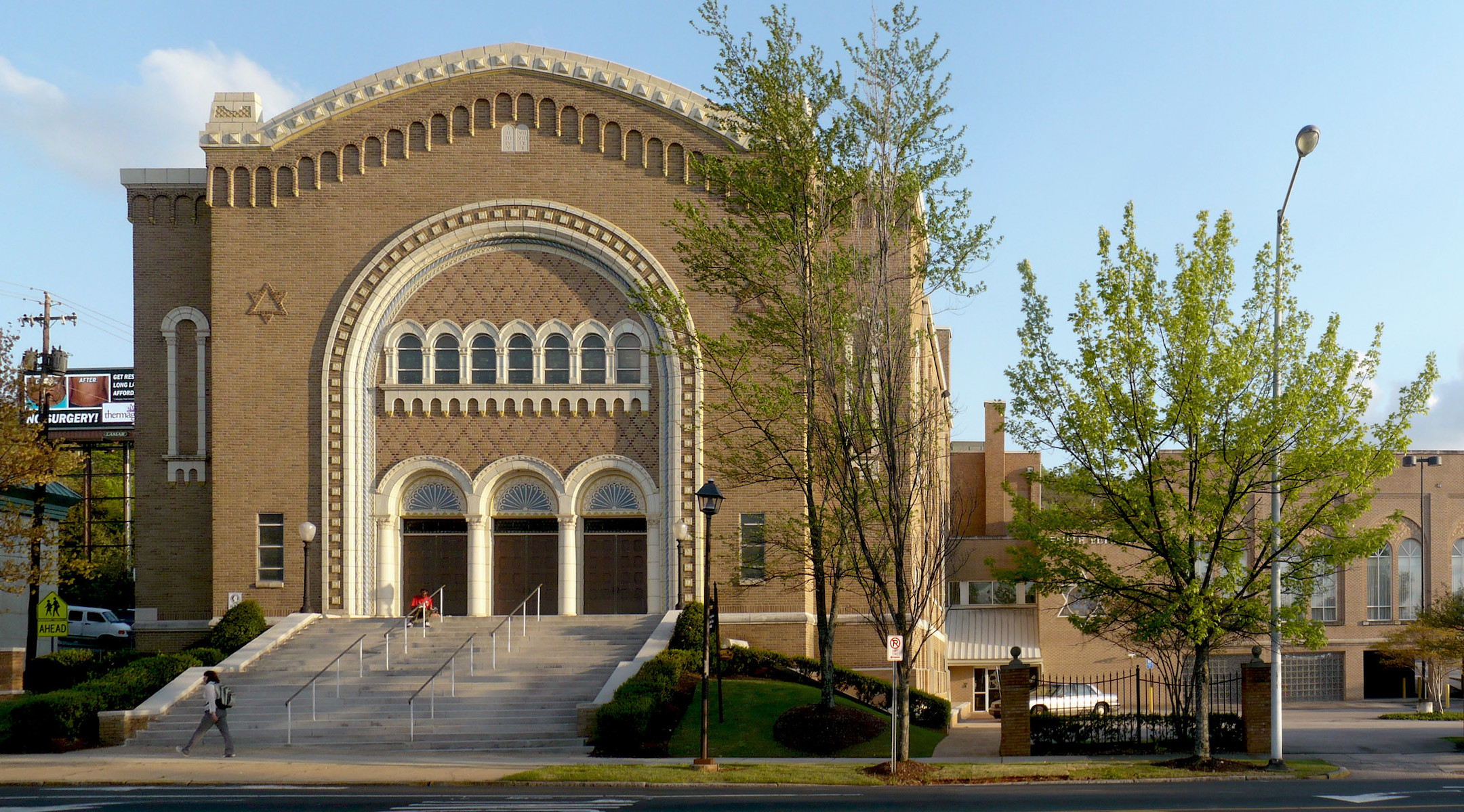 Temple Beth-El of Birmingham, Alabama, as seen in 2010. (Photograph by user Dystopos on Flickr)