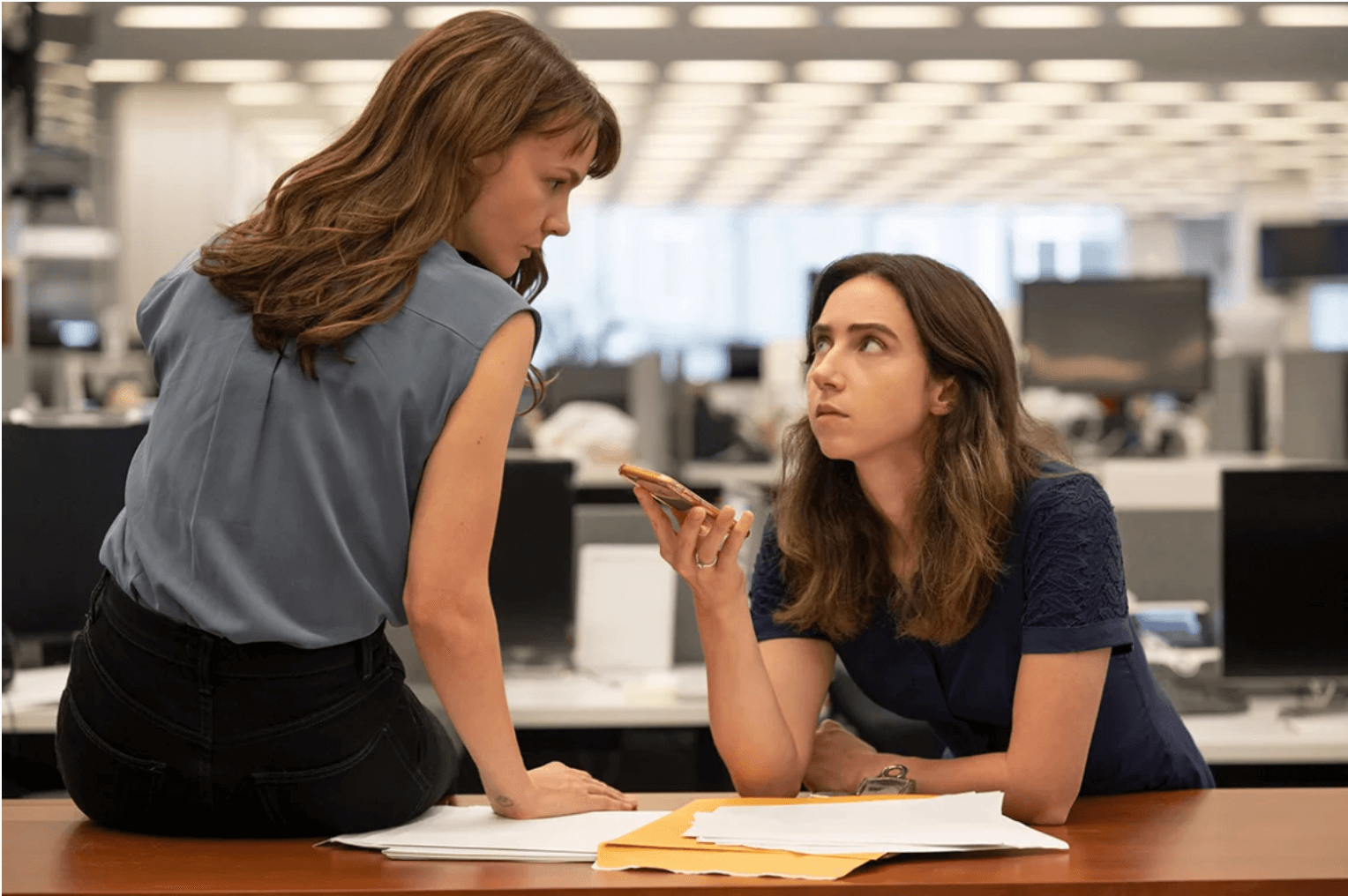 Megan Twohey (Carey Mulligan) and Jodi Kantor (Zoe Kazan) in "She Said."