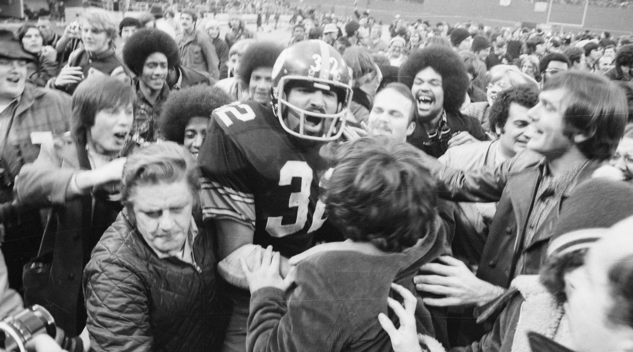 Pittsburgh Steelers’ running back Franco Harris is mobbed by fans at Three Rivers Stadium after scoring the winning touchdown, nicknamed the “Immaculate Reception.” (Getty/Bettmann)