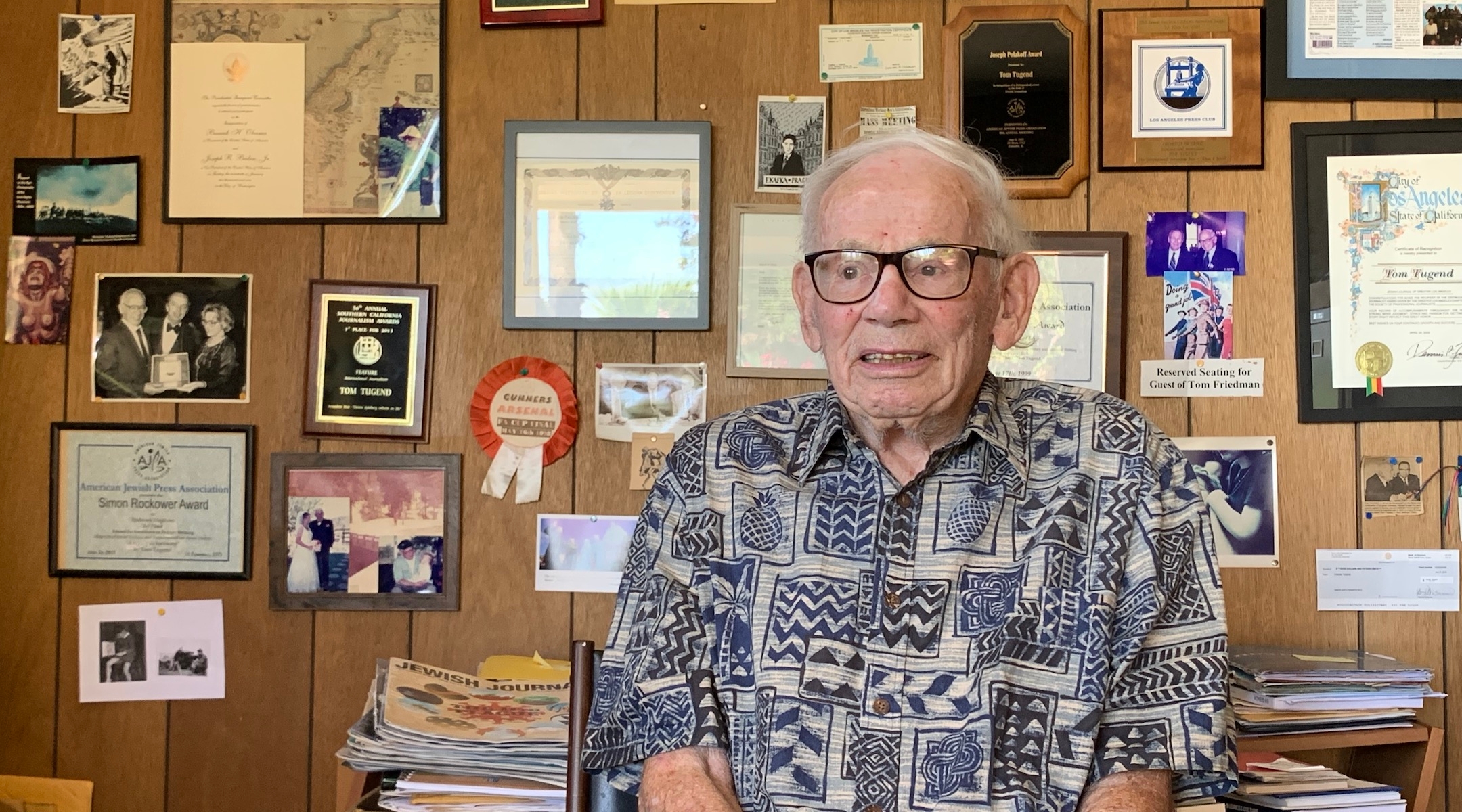 Tom Tugend in his Los Angeles home, Aug. 3, 2021. (Jacob Gurvis)