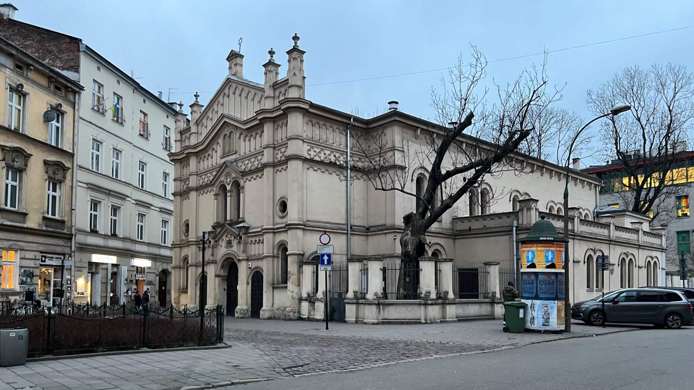 Adjacent to the Krakow JCC stands a beautiful synagogue,  the neo-Romanesque Tempel Synagogue, constructed in the 1860s.