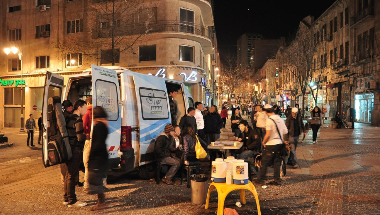 ELEM operates 15 vans that bring volunteers to 24 Israeli communities to offer at-risk youth hot drinks and the opportunity to talk.