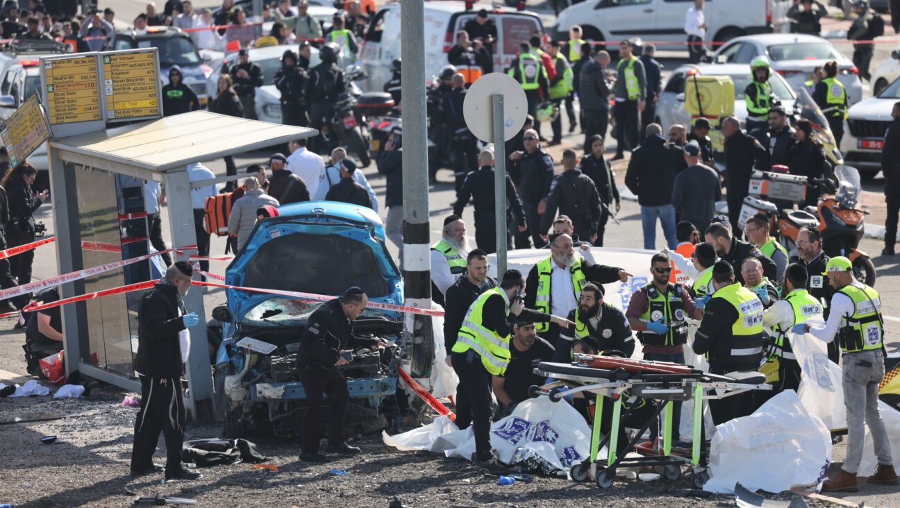 Rescue and Police at the scene of a terror attack at the Ramot junction, in Jerusalem, Feb. 10, 2023. (Yonatan Sindel/Flash90)