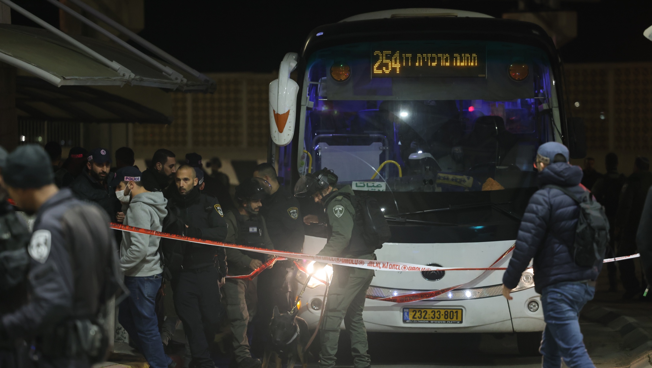 Israeli security at the scene of a terror attack, when an Israeli border police was critically hurt in a stabbing attack at a checkpoint in Shuafat, Jerusalem. Feb. 13, 2023. (Yonatan Sindel/FLASH90)