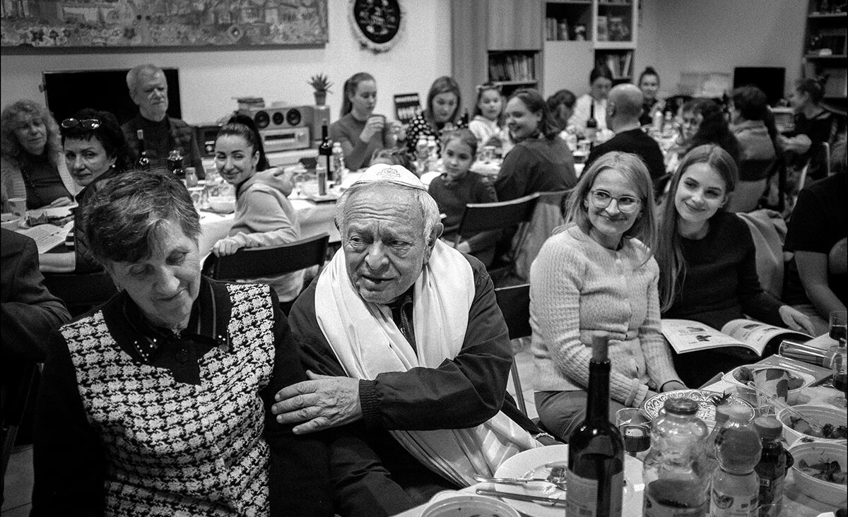 The JCC in Krakow, Poland, hosted a Passover Seder for Ukrainian refugees. (Chuck Fishman)