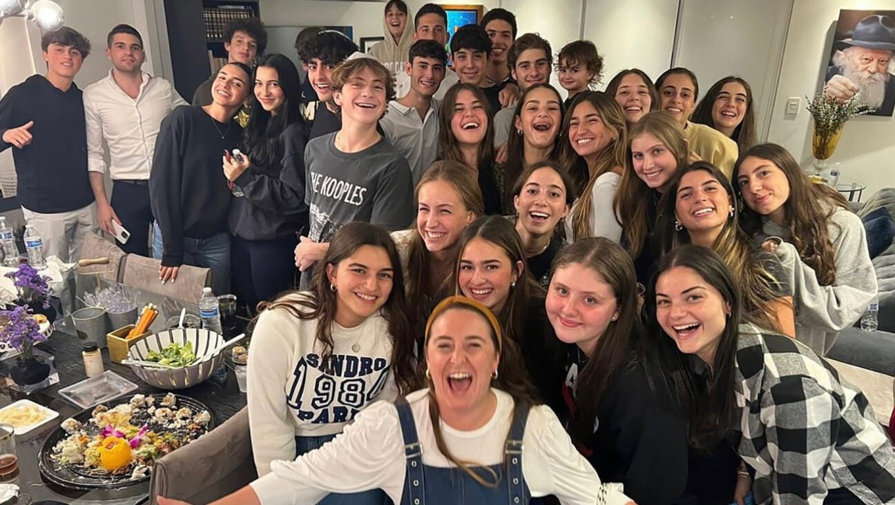 Lea Bekhar (front) and La Casa Members gather around for a picture after a Thursday after-school event. (Aviva Koenig)