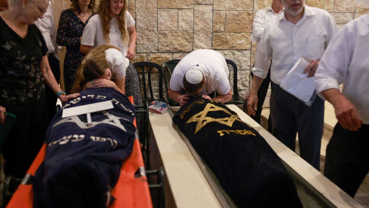 Relatives react during the funeral of British-Israeli sisters Rina and Maya Dee at the Kfar Etzion settlement cemetery in the occupied West Bank, on April 9, 2023. - On April 7, two British-Israeli sisters were killed, and their mother seriously wounded in a West Bank shooting attack, and Israel's army said it had launched a manhunt for the perpetrators. 