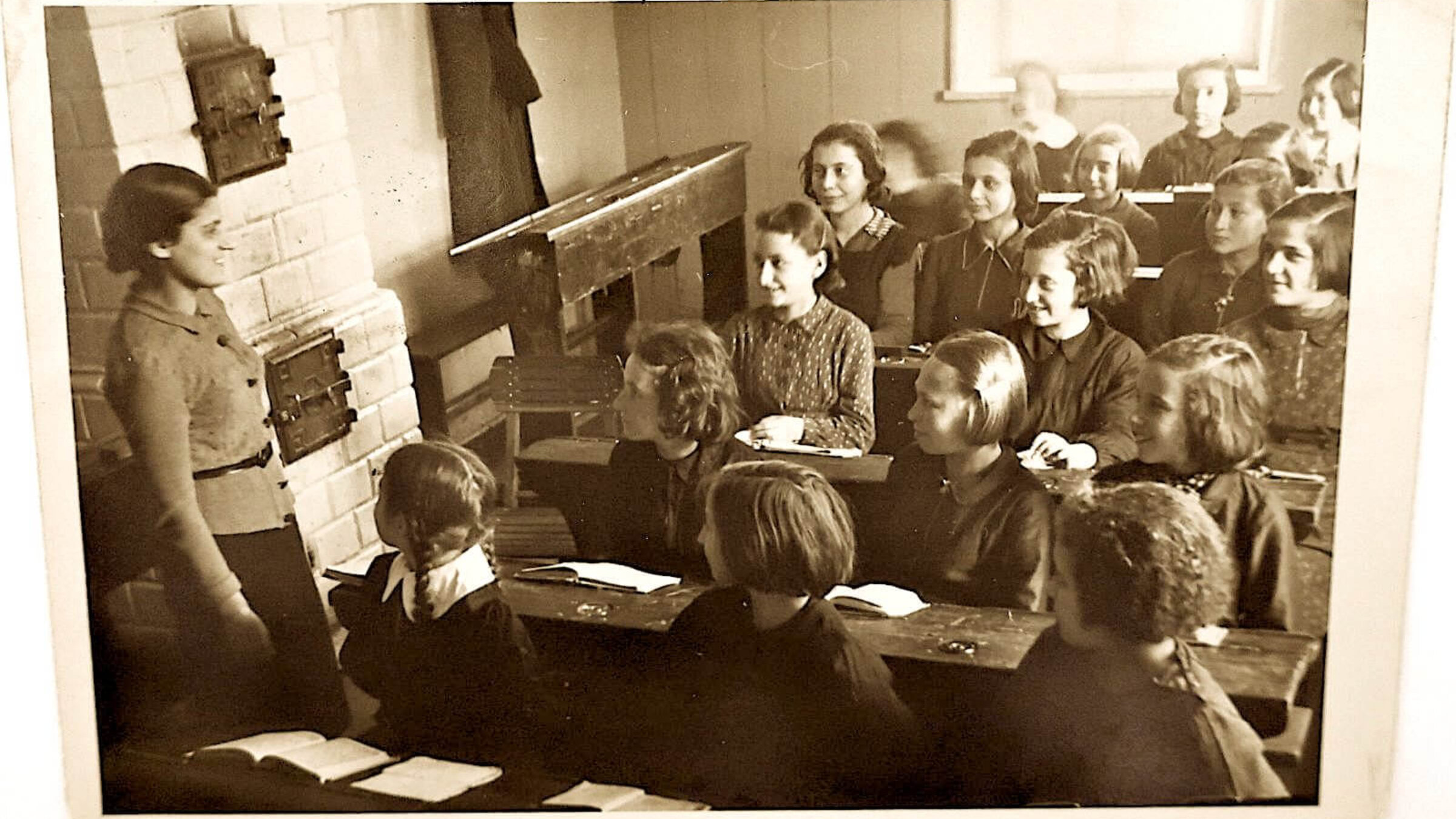 A Bais Yaakov classroom in Slonim (today Belarus), 1939