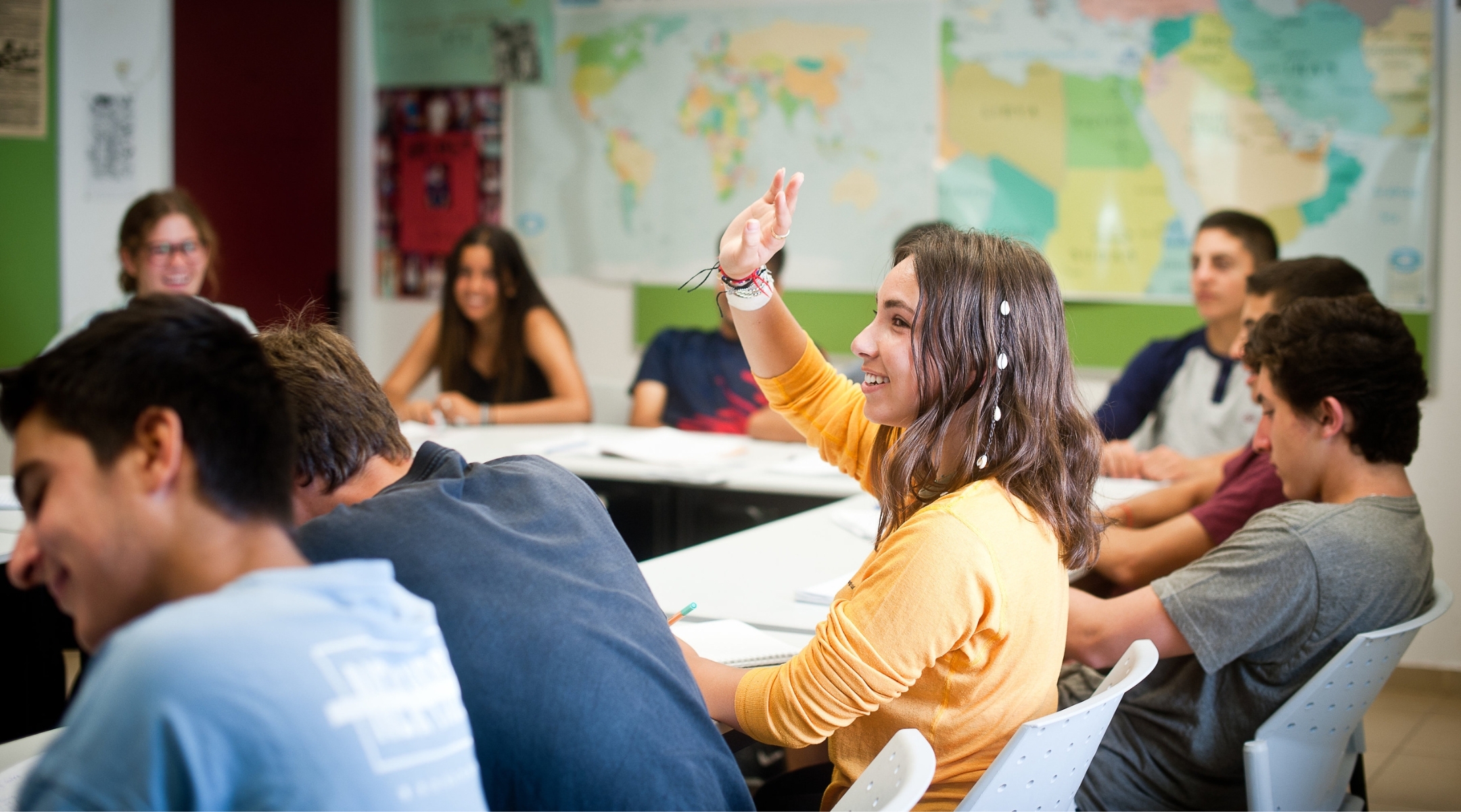 A student raises her hand in class. (Courtesy Alexander Muss High School in Israel)