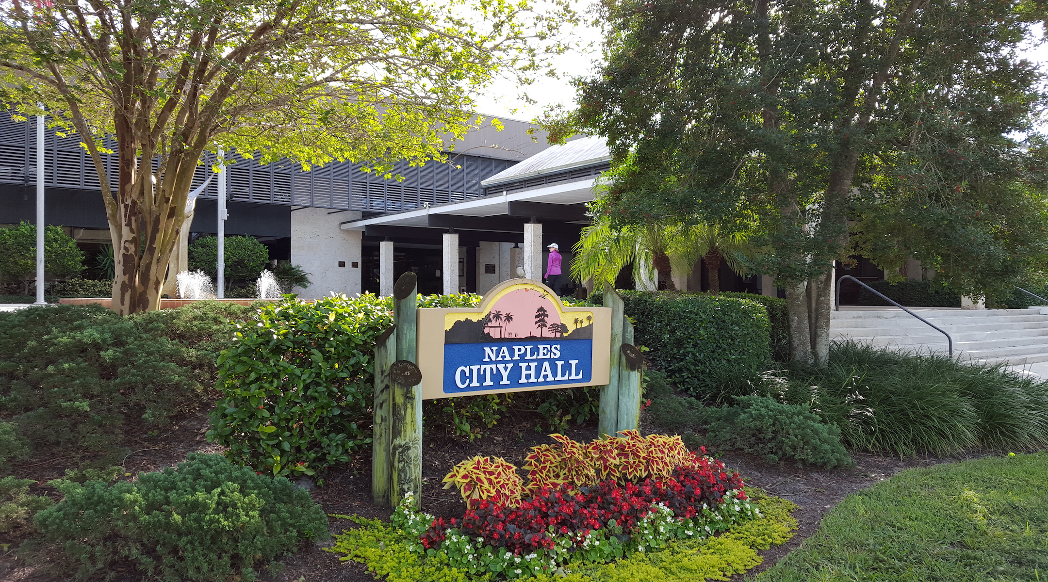 The city hall in Naples, Fla., is seen on Jan. 20, 2016. (Whoisjohngalt via Wikimedia Commons)