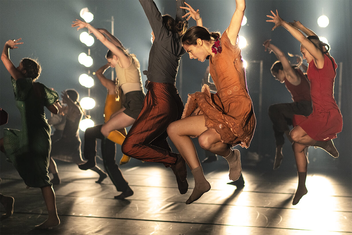 The French film <i>Rise</i> represents a collaboration between French director Cédric Klapisch and Israeli choreographer Hofesh Shechter. 