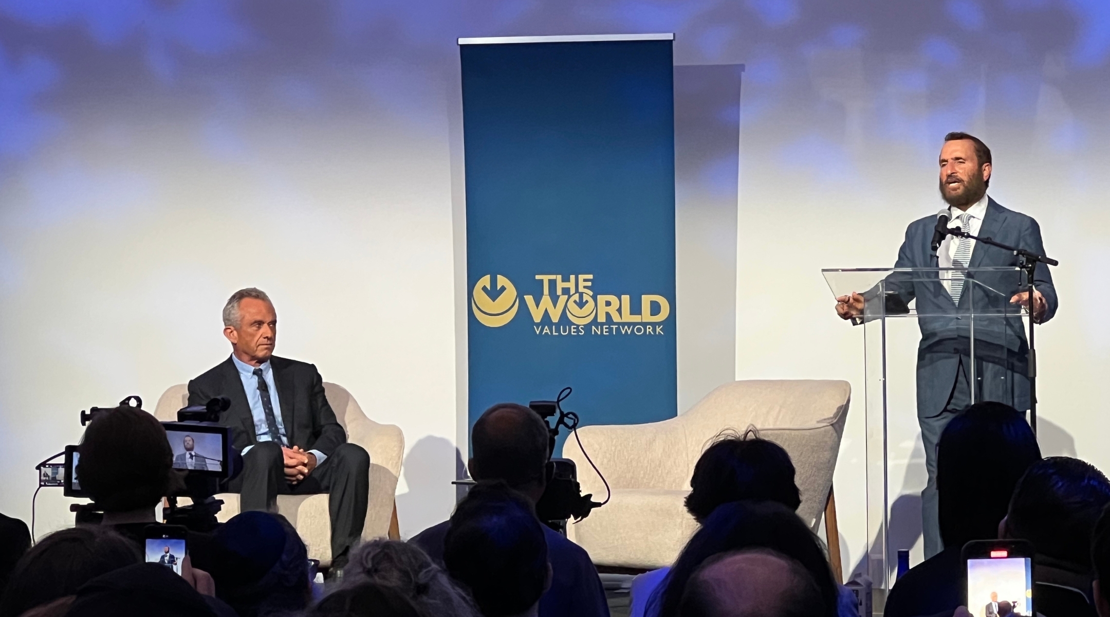 Presidential candidate Robert F. Kennedy Jr. at an event with Rabbi Shmuley Boteach in New York on July 25, 2023. (Jackie Hajdenberg)