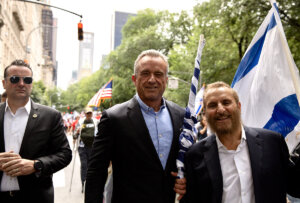  Robert F. Kennedy Jr. and Rabbi Shmuley Boteach at the Israel parade in Manhattan in June. (Matthew Litman)