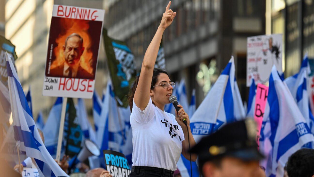 Protestors demonstrating against Israeli Prime Minister Benjamin Netanyahu’s judicial reform bills gather outside the Intercontinental Hotel as Netanyahu meets with U.S. President Joe Biden in New York City, Sept. 20, 2023. (Alexi Rosenfeld/Getty Images)