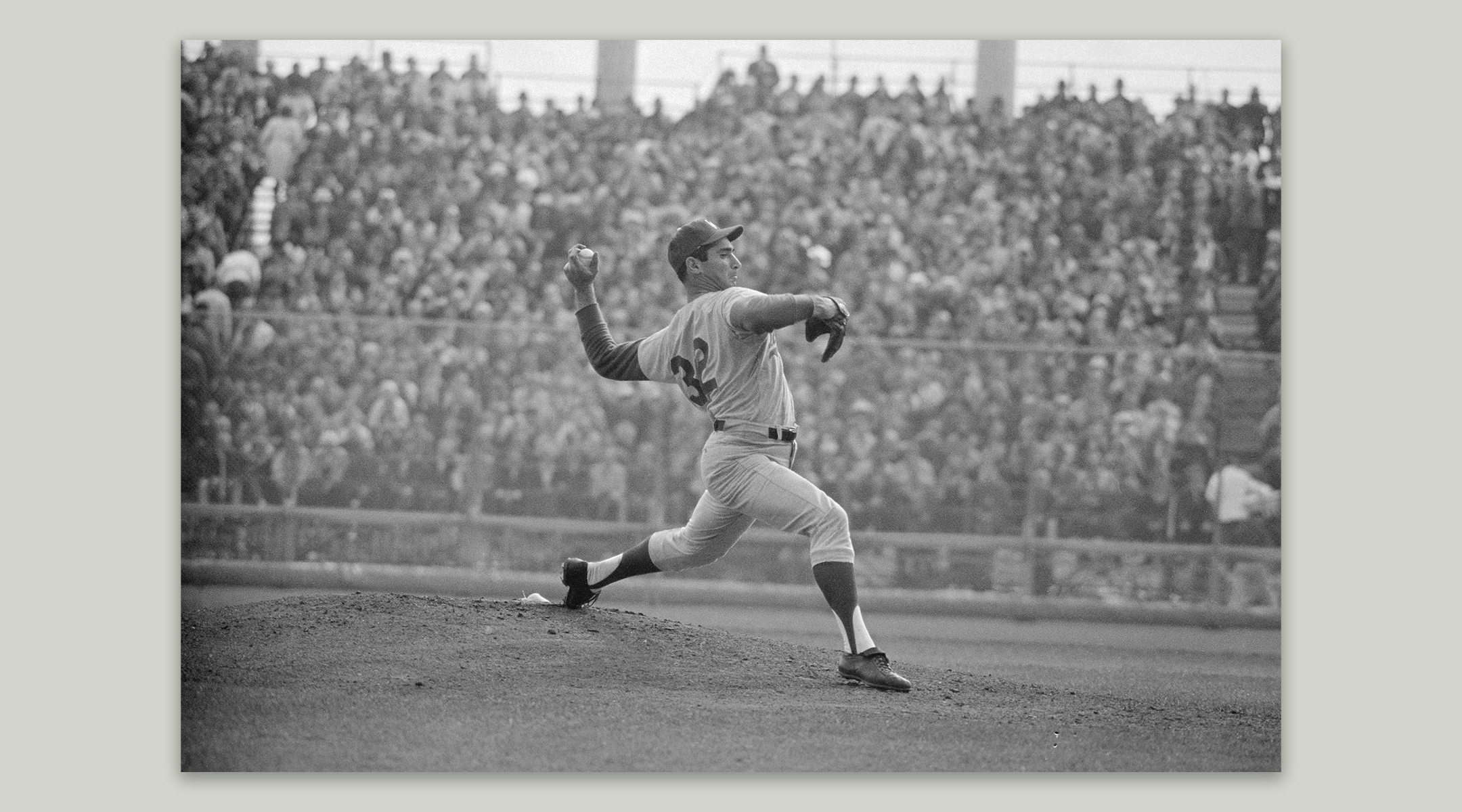 Sandy Koufax faces the Minnesota Twins in the 1965 World Series.(Bettmann/Contributor/Getty Images)