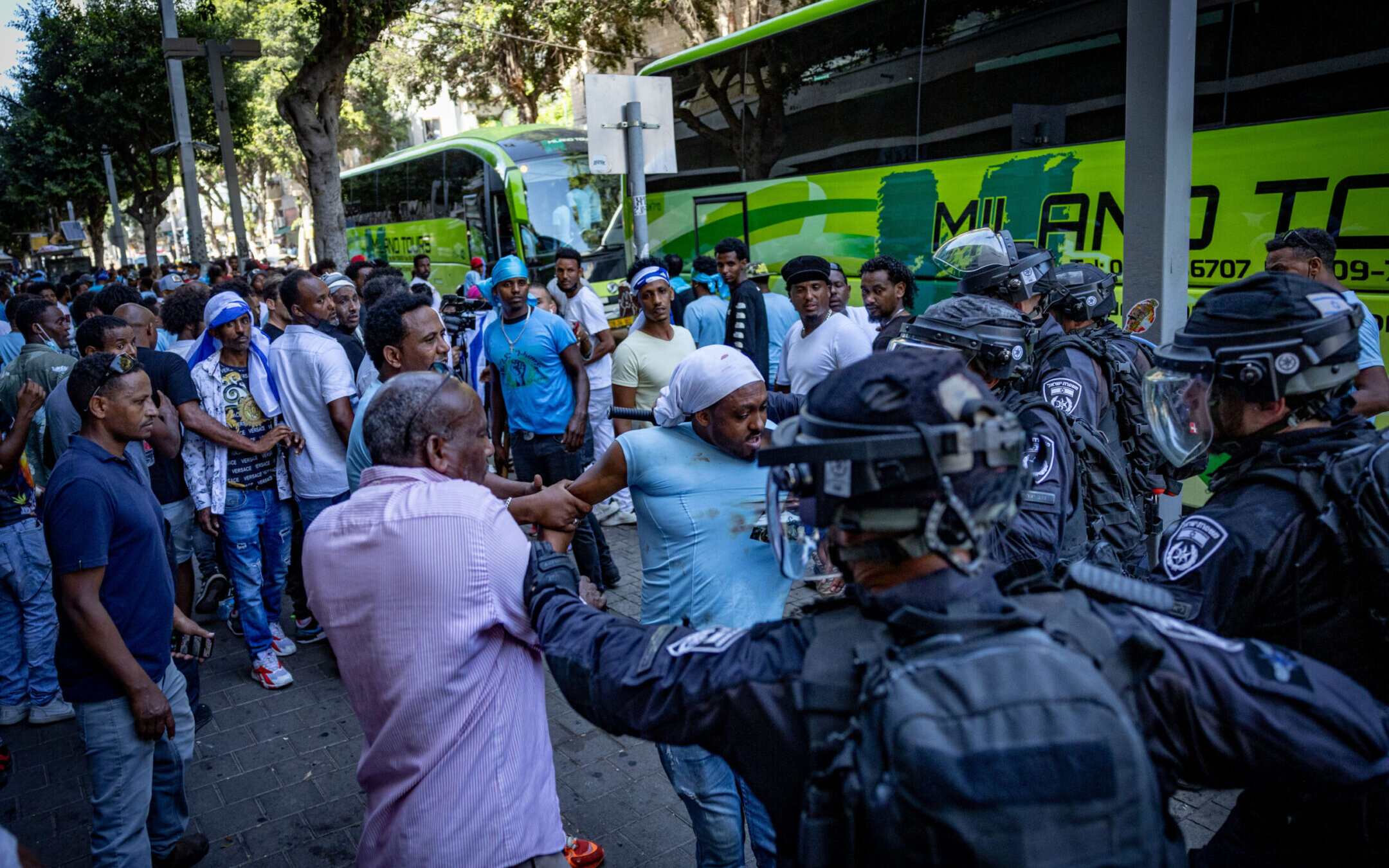 Eritrean asylum seekers who oppose the regime in Eritrea and pro-regime activists clash with Israeli police in south Tel Aviv, Sept. 2, 2023. (Yonatan Sindel/Flash90)