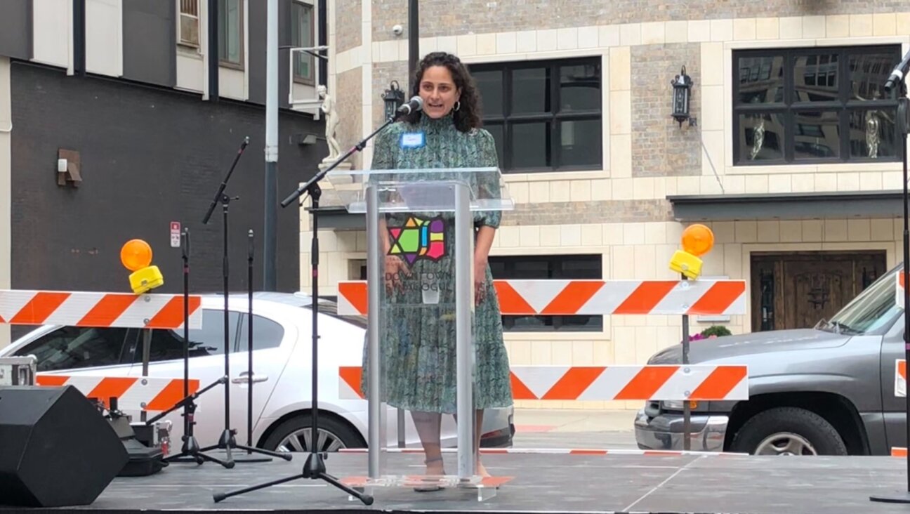 Samantha Woll, president of the Isaac Agree Downtown Synagogue in Detroit, welcomes attendees to the congregation’s centennial celebration and groundbreaking on a major renovation project, Aug. 14, 2022. (Andrew Lapin/Jewish Telegraphic Agency)