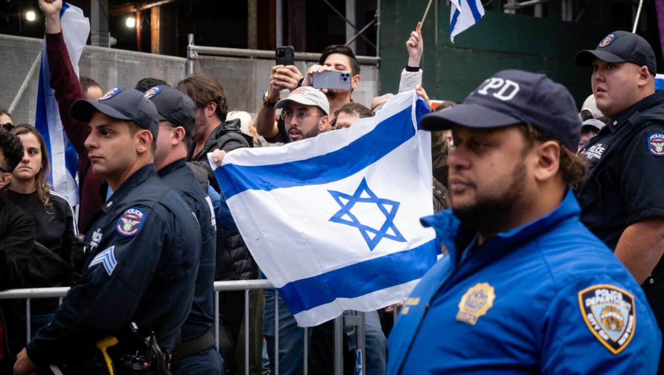 Police protect a group of Israeli and Jewish protesters in New York City, October 8, 2023. (Luke Tress)