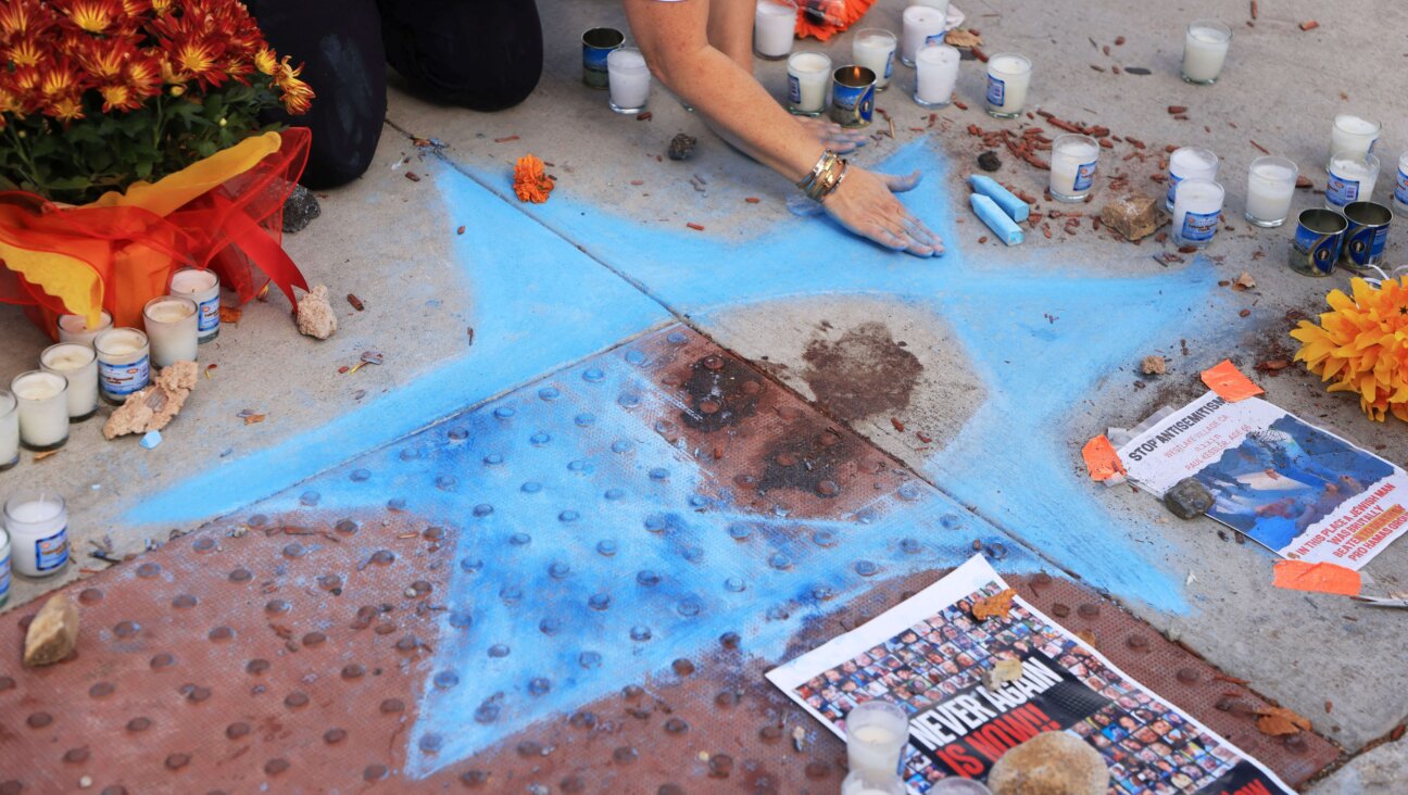 Chalk artist Elana Colombo on November 7, 2023 draws the Star of David around the blood of Paul Kessler, a Jewish man who died following an altercation during pro-Palestinian and pro-Israeli demonstrations the previous day in Thousand Oaks, California. 