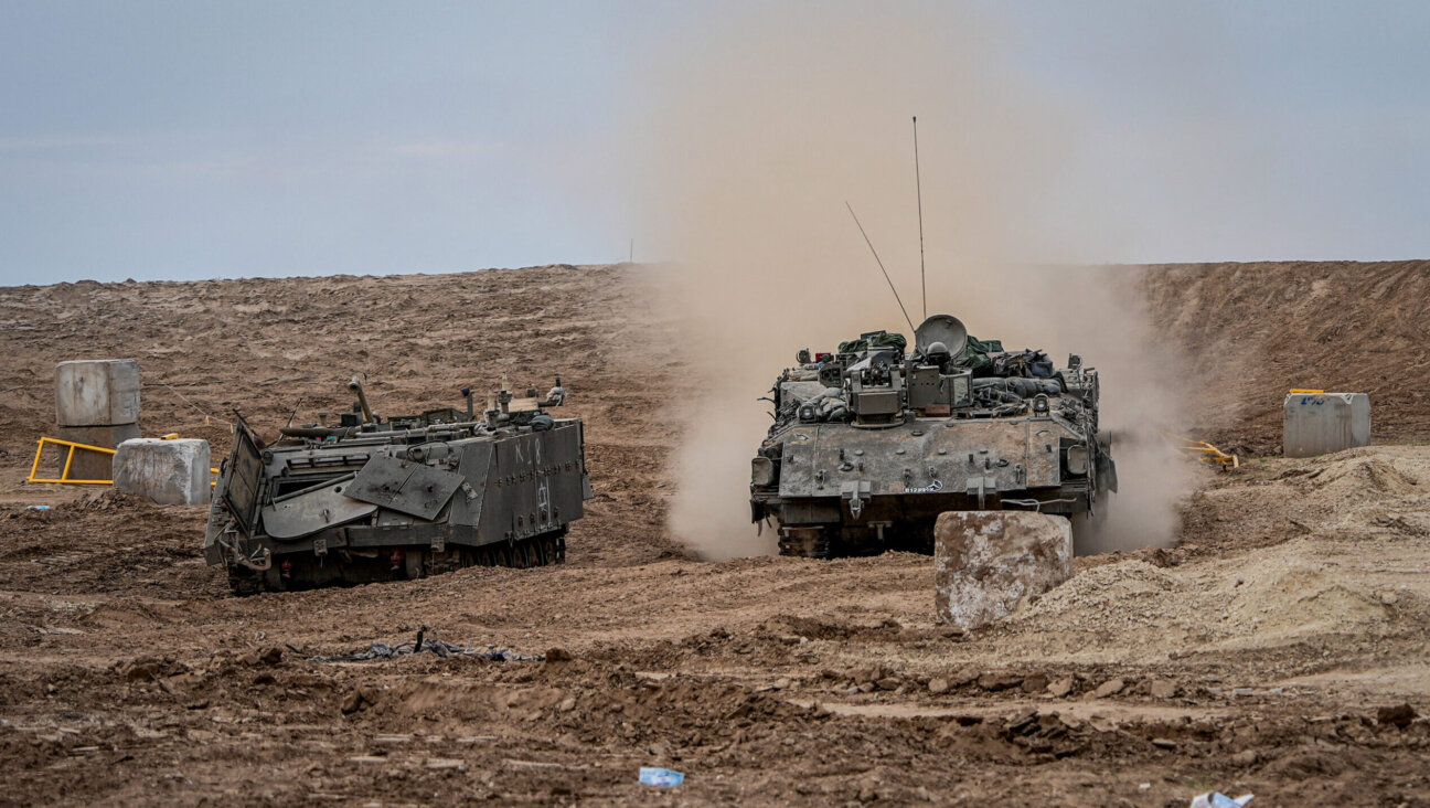 Israeli soldiers seen at a staging area near the Israeli-Gaza border, southern Israel, November 30, 2023. (Flash90)