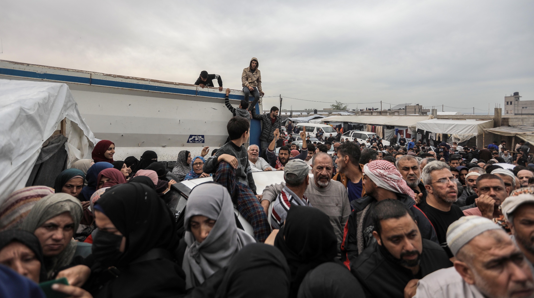 UNRWA distributes flour to Palestinian refugees in Khan Yunis, Gaza Strip, Nov. 22.