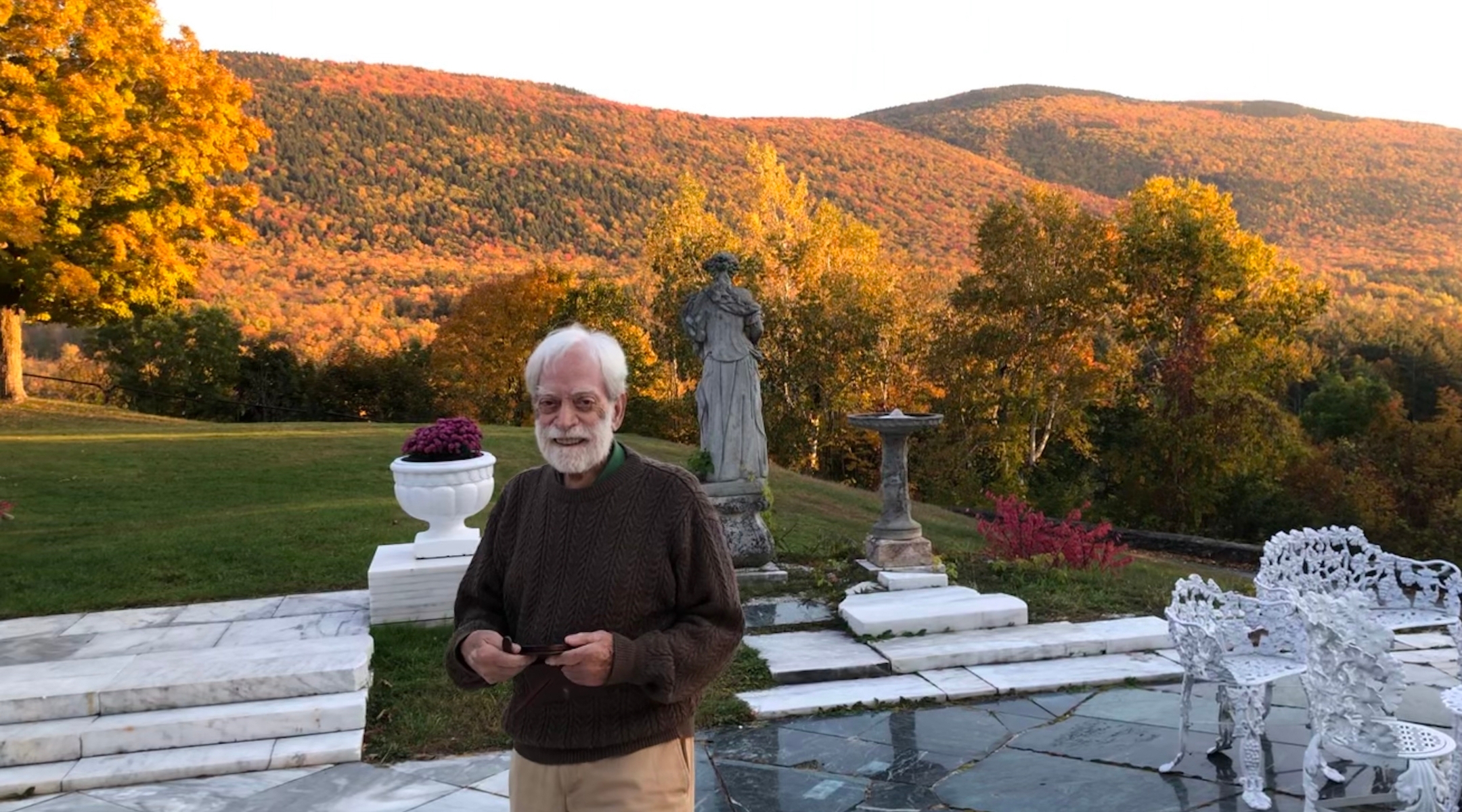 Albert Levis overlooking the deck of his Wilburton Inn, Manchester, Vermont, October 11, 2022. (Andrew Lapin/JTA)