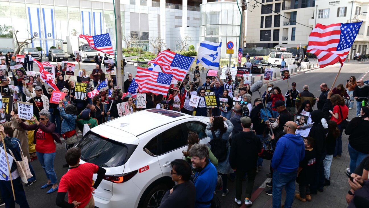 Israelis protest calling for the release of Israelis held kidnapped by Hamas terrorists in Gaza, outside a meeting of Israeli Prime Minister Benjamin Netanyahu and United States Secretary of State Antony Blinken in Tel Aviv, March 22, 2024. (Tomer Neuberg/Flash90)