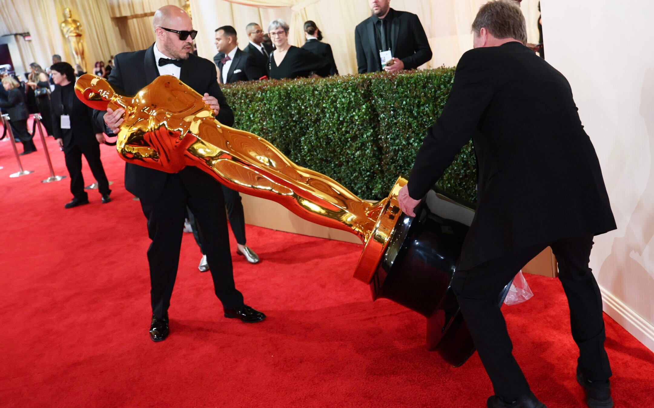 Stagehands carry The Academy Award of Merit statue onto the red carpet at the 96th Annual Academy Awards in the Dolby Theatre in Hollywood, California, March 10, 2024. (Robert Gauthier / Los Angeles Times via Getty Images)