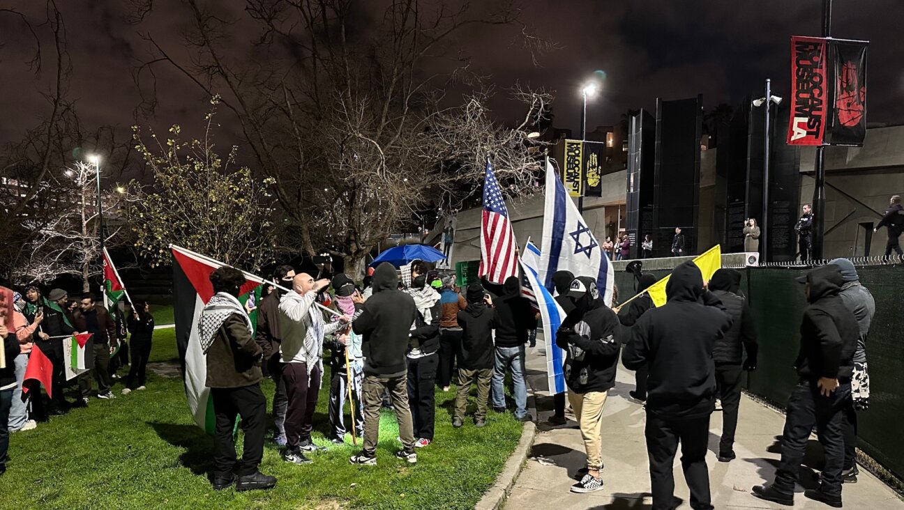 Pro-Palestinian and pro-Israeli protesters faced off outside a planned speech by Ran Bar-Yoshafat, the Israeli reservist and advocate whose speech at the University of California, Berkeley, was derailed, Los Angeles, Feb. 29, 2024. (Jacob Gurvis)