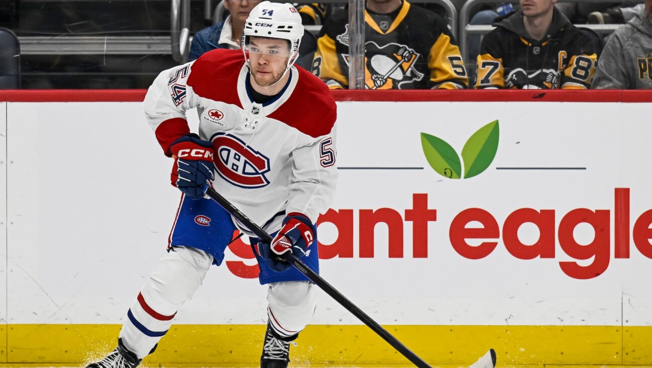 Montreal Canadiens defenseman Jordan Harris skates with the puck during a game against the Pittsburgh Penguins, Feb. 22, 2024 (Jeanine Leech/Icon Sportswire via Getty Images)