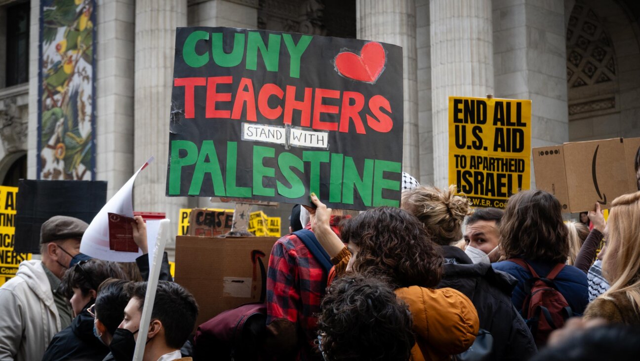 Pro-Palestinian demonstrators at a rally near Bryant Park, November 9, 2023. (Luke Tress)