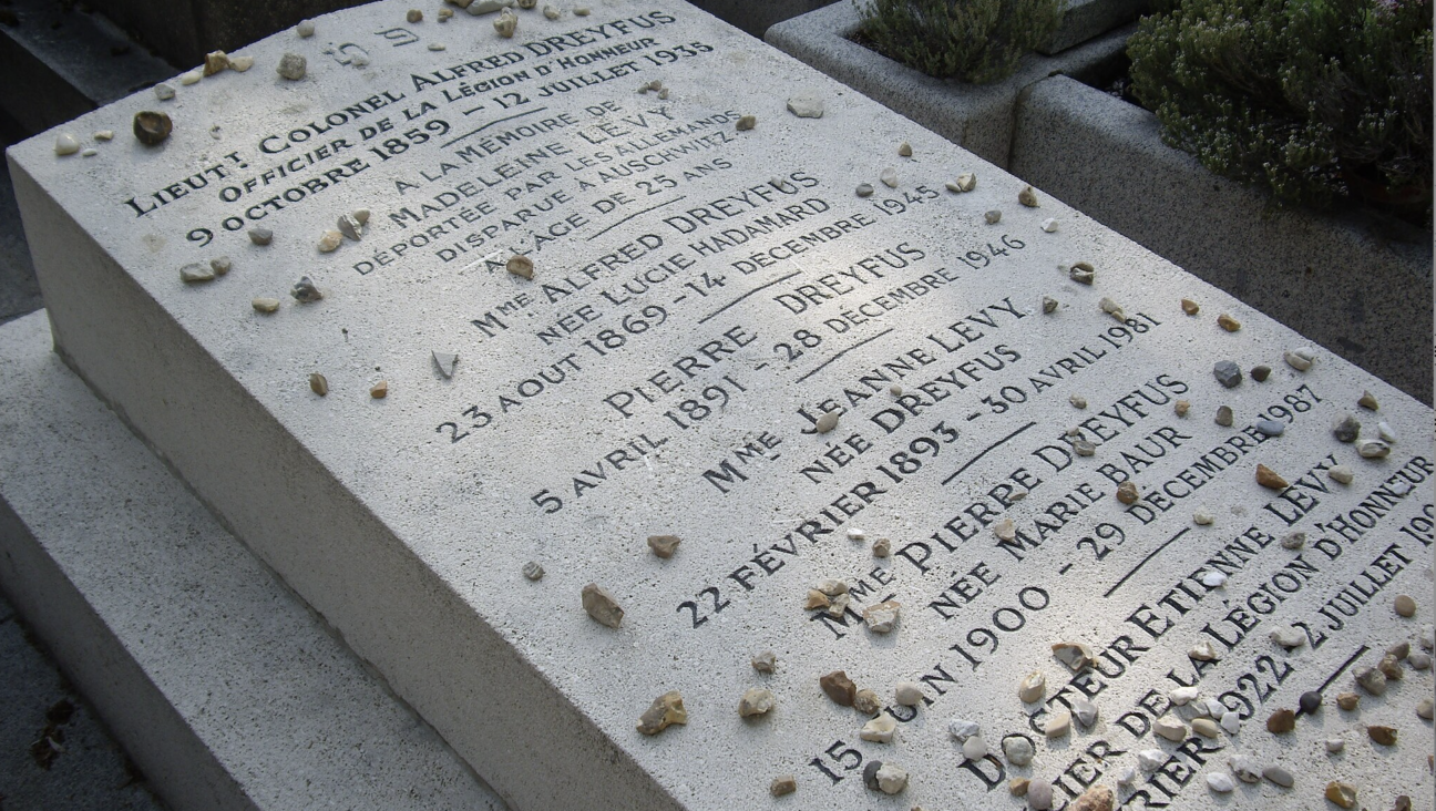 The tomb of Alfred Dreyfus, where Alfred Dreyfus Samuelson left his business card.