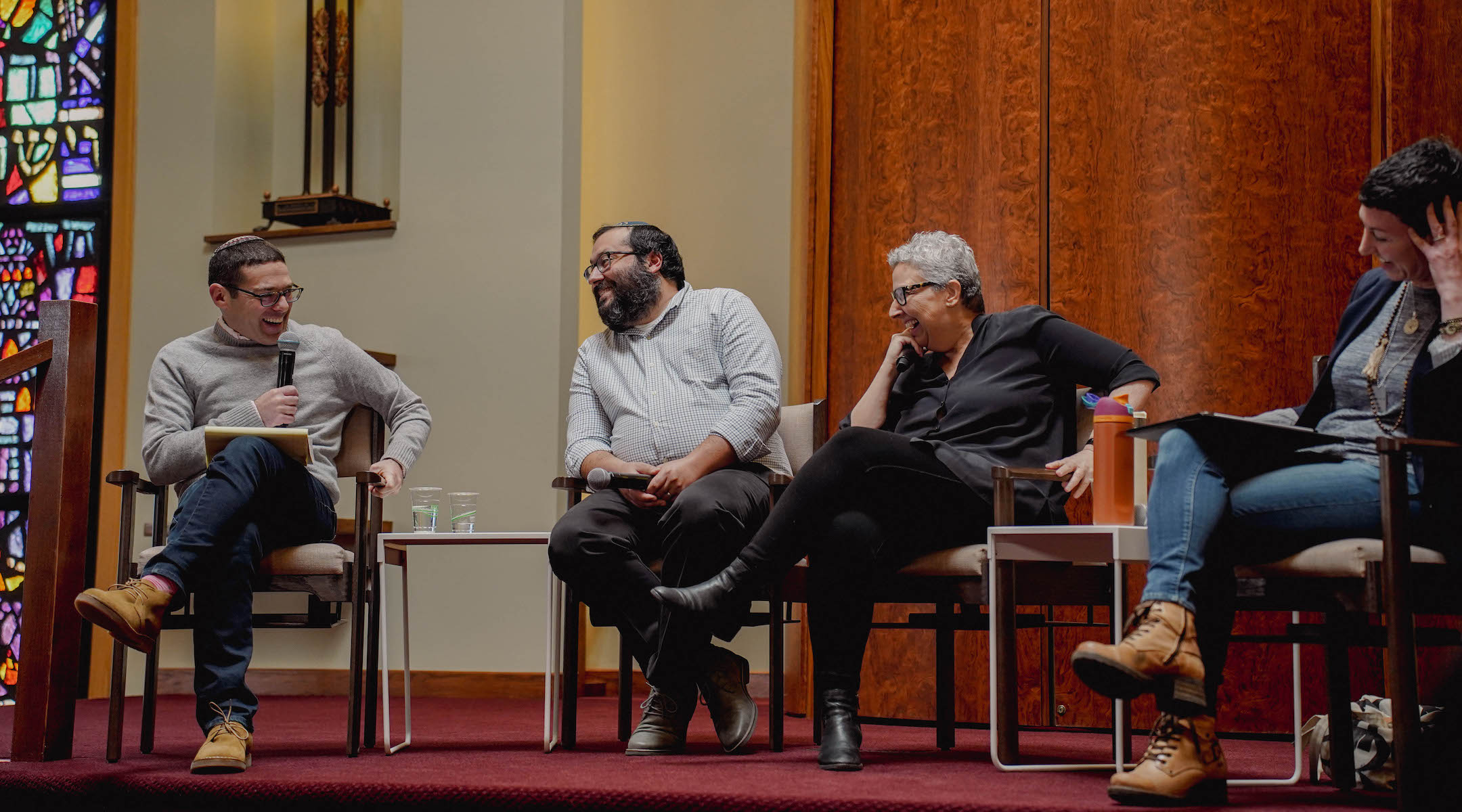 Rabbi David Minkus (left) leads a discussion at Mercaz, a community programming initiative of Congregation Rodfei Zedek in Chicago’s Hyde Park. In June 2024 Minkus released “A Leaflet Drops in Shul,” a podcast about his handling of an anti-Zionist congregant’s actions. (Courtesy of Mercaz)