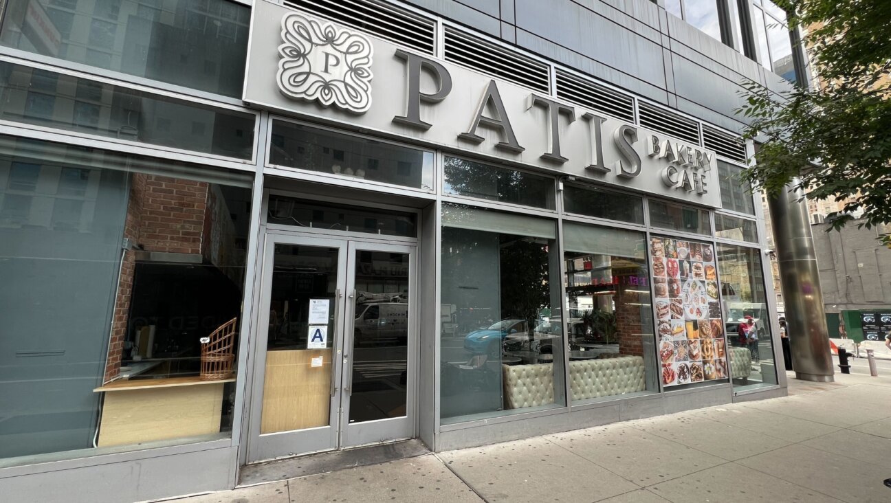 A month after Patis Bakery filed for bankruptcy, the popular kosher bakery chain’s Times Square location had suddenly closed. (Jackie Hajdenberg)