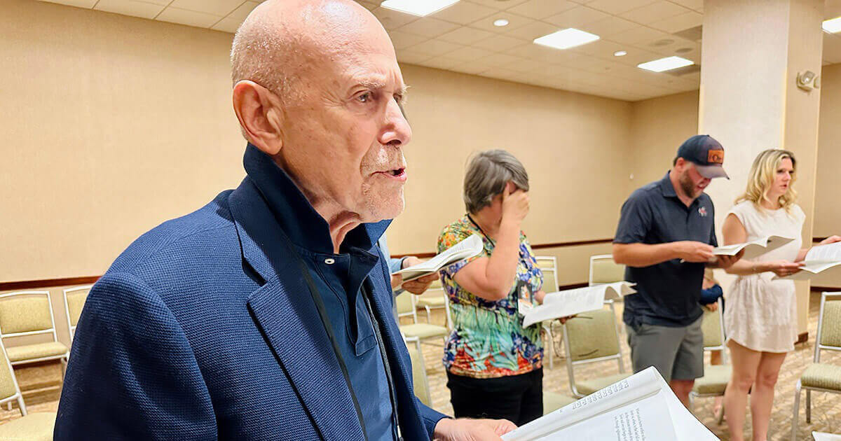 Barry Rosen, a former hostage in Iran, at a Friday night service at American Mensa's annual gathering in Kansas City in July 2024.