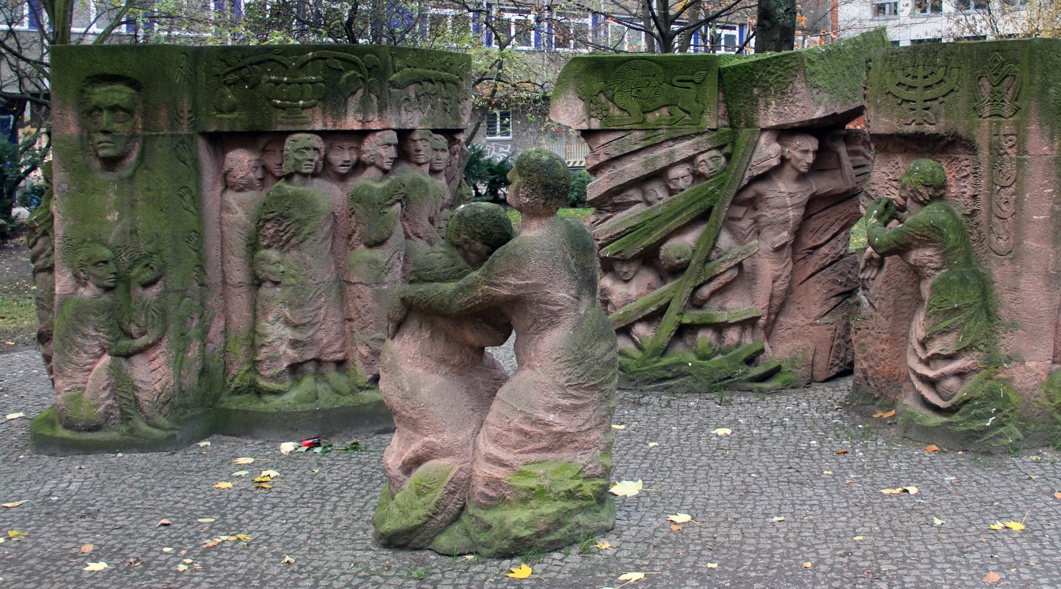 The ‘Block of Women’ monument in central Berlin commemorates the non-Jewish women who in 1943 publicly protested against the Nazis when their Jewish husbands and fathers were set to be deported. (Wikimedia)