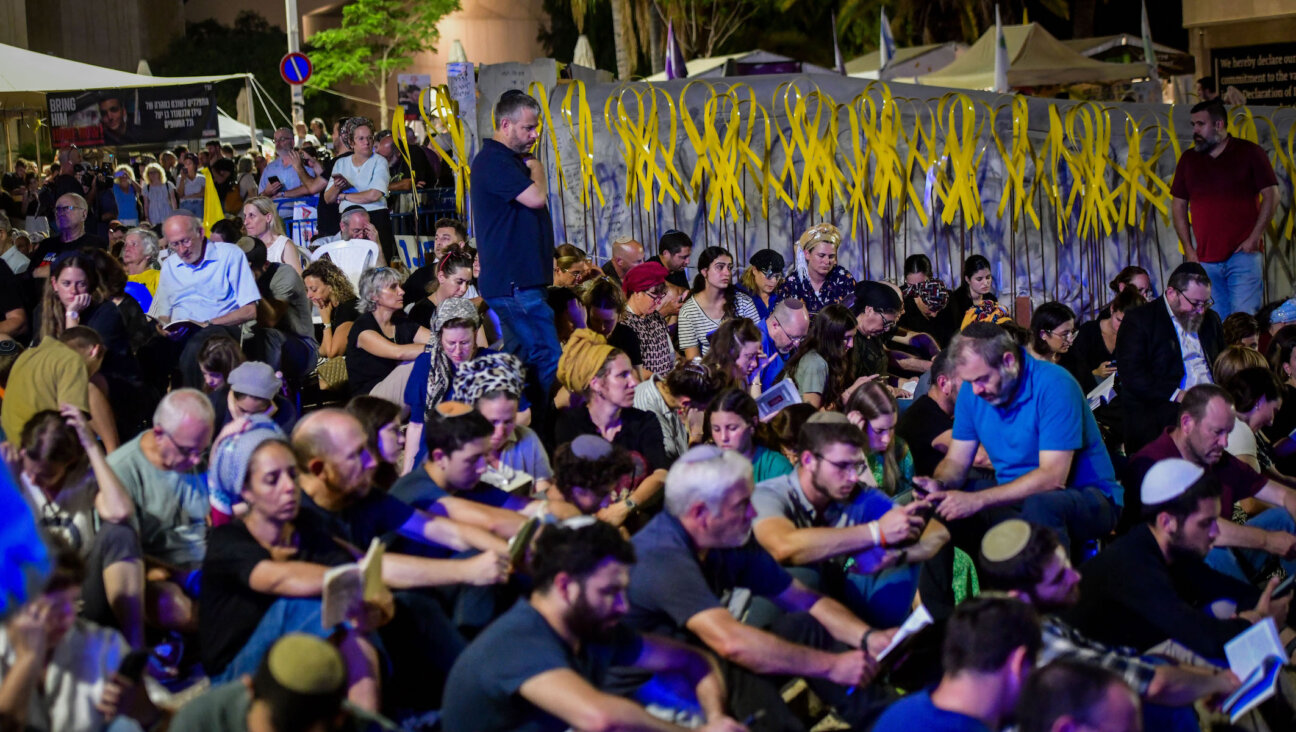 Families of Israelis held hostage in the Gaza Strip and Israelis gather for the ritual of Tisha B’Av at Hostage Square in Tel Aviv, August 12, 2024. (Avshalom Sassoni/Flash90)