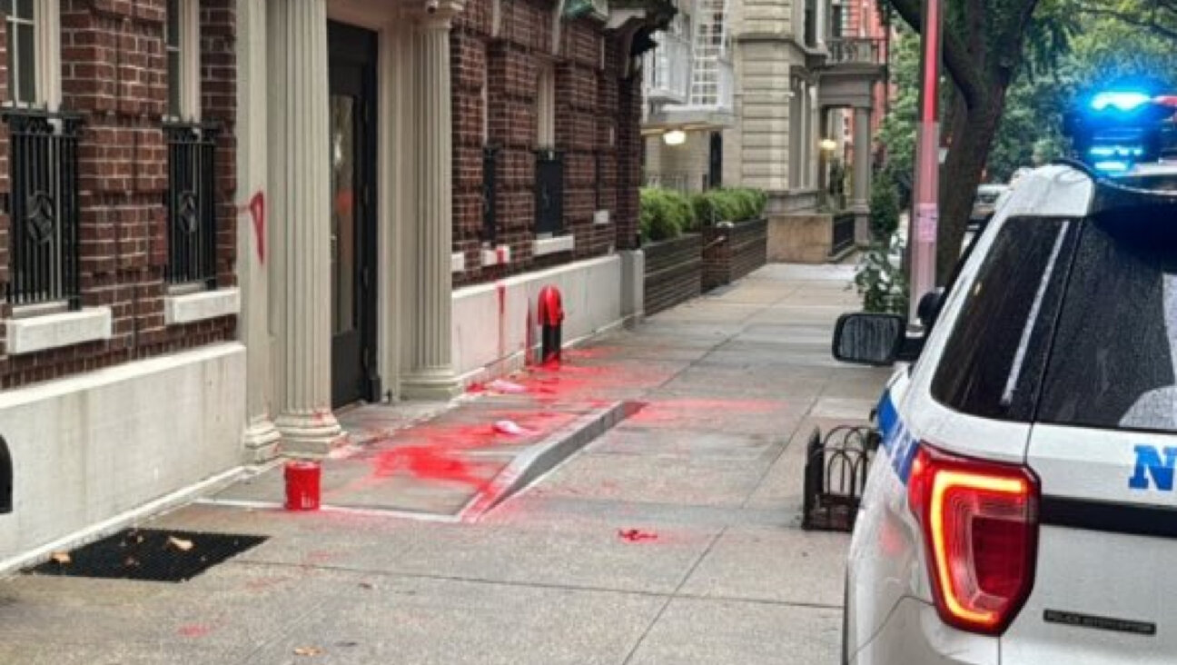 Pro-Palestinian vandals defaced the Brooklyn Heights apartment building where Columbia University COO Cas Holloway lives.