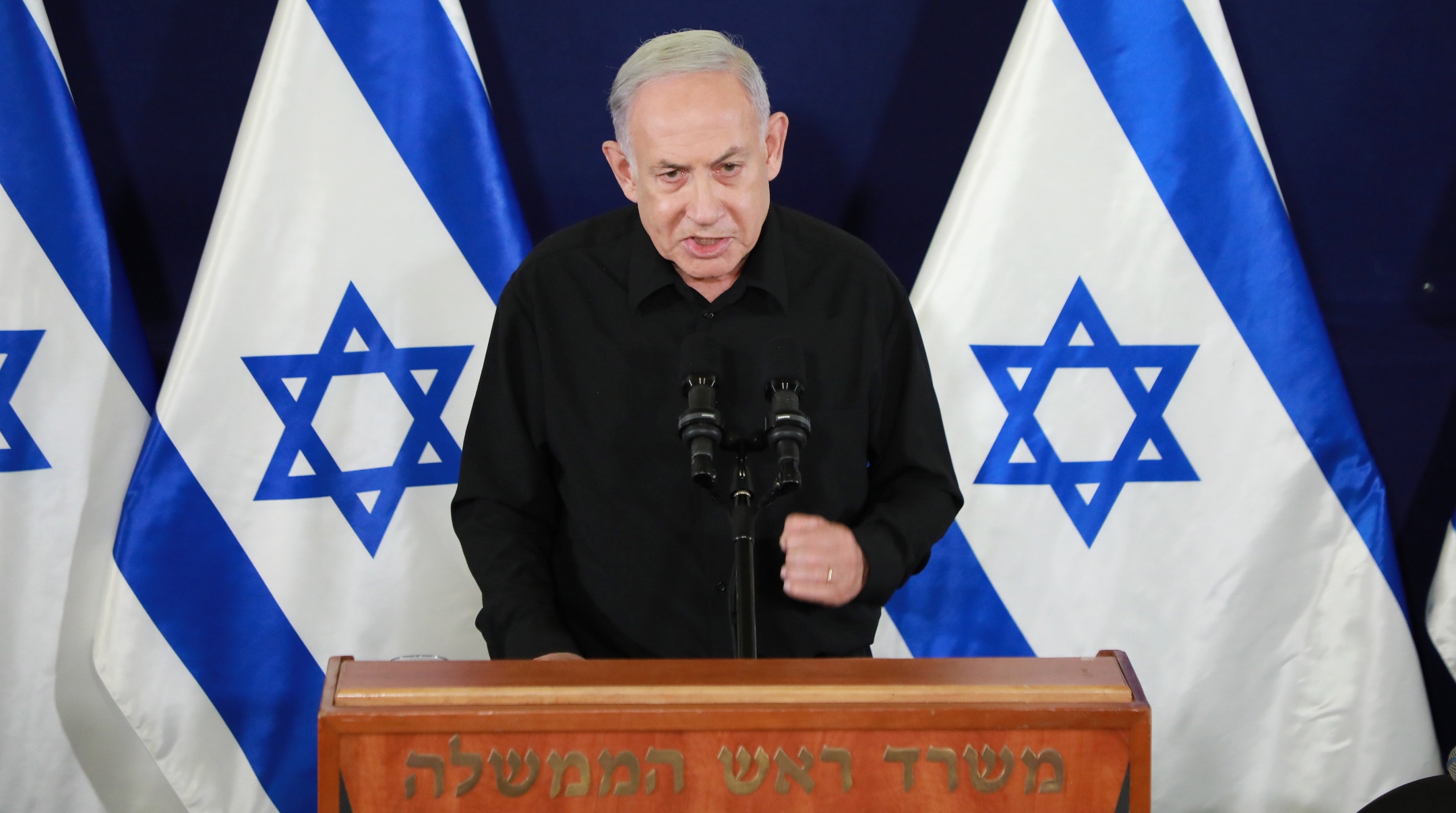 Israeli prime minister Benjamin Netanyahu speaks at a press conference at the Ministry of Defense, in Tel Aviv, Oct. 28, 2023.(Dana Kopel/POOL)