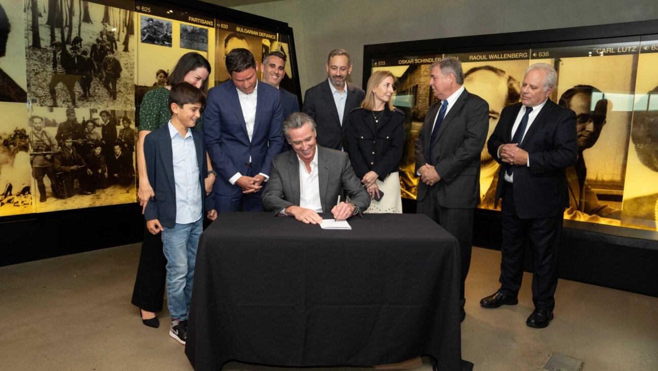 CA Gov. Gavin Newsom signs a bill promoting the restitution of Nazi-looted art and personal property stolen during the Holocaust. (Office of CA Gov. Gavin Newsom)