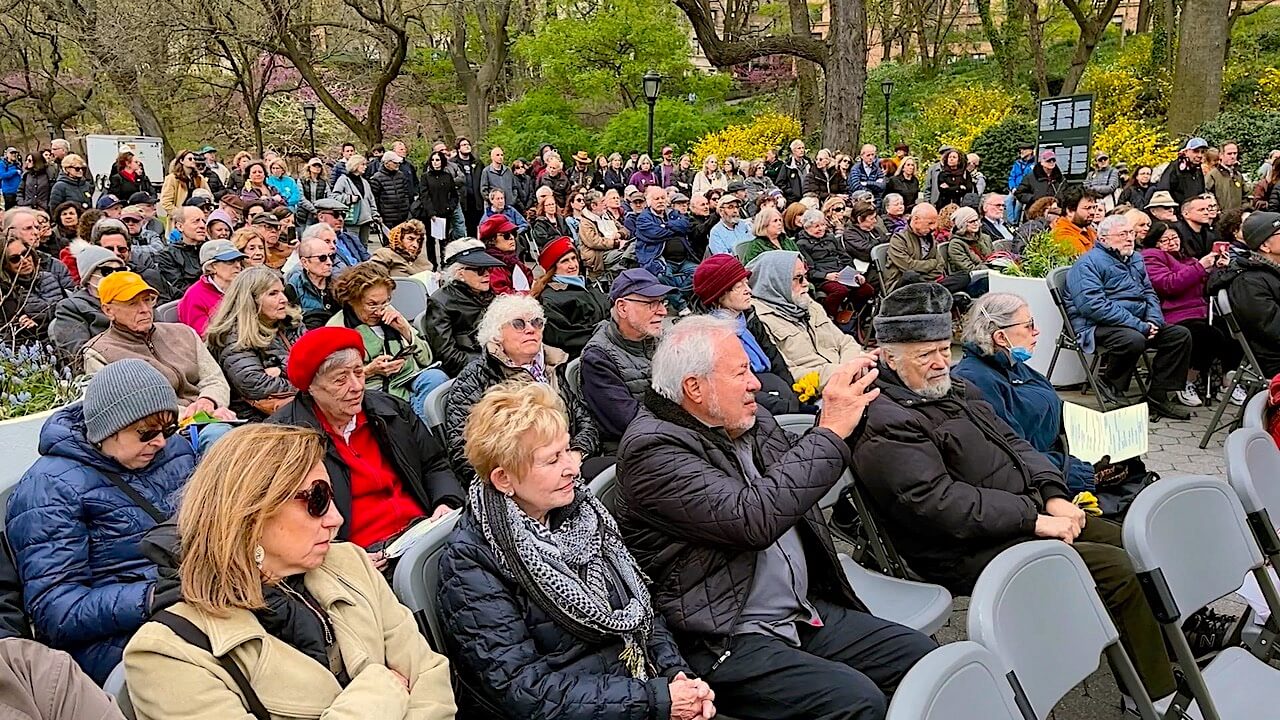 A part of the audience at the commemoration of the Warsaw Ghetto Uprising on April 19, 2024, in Riverside Park, NY.