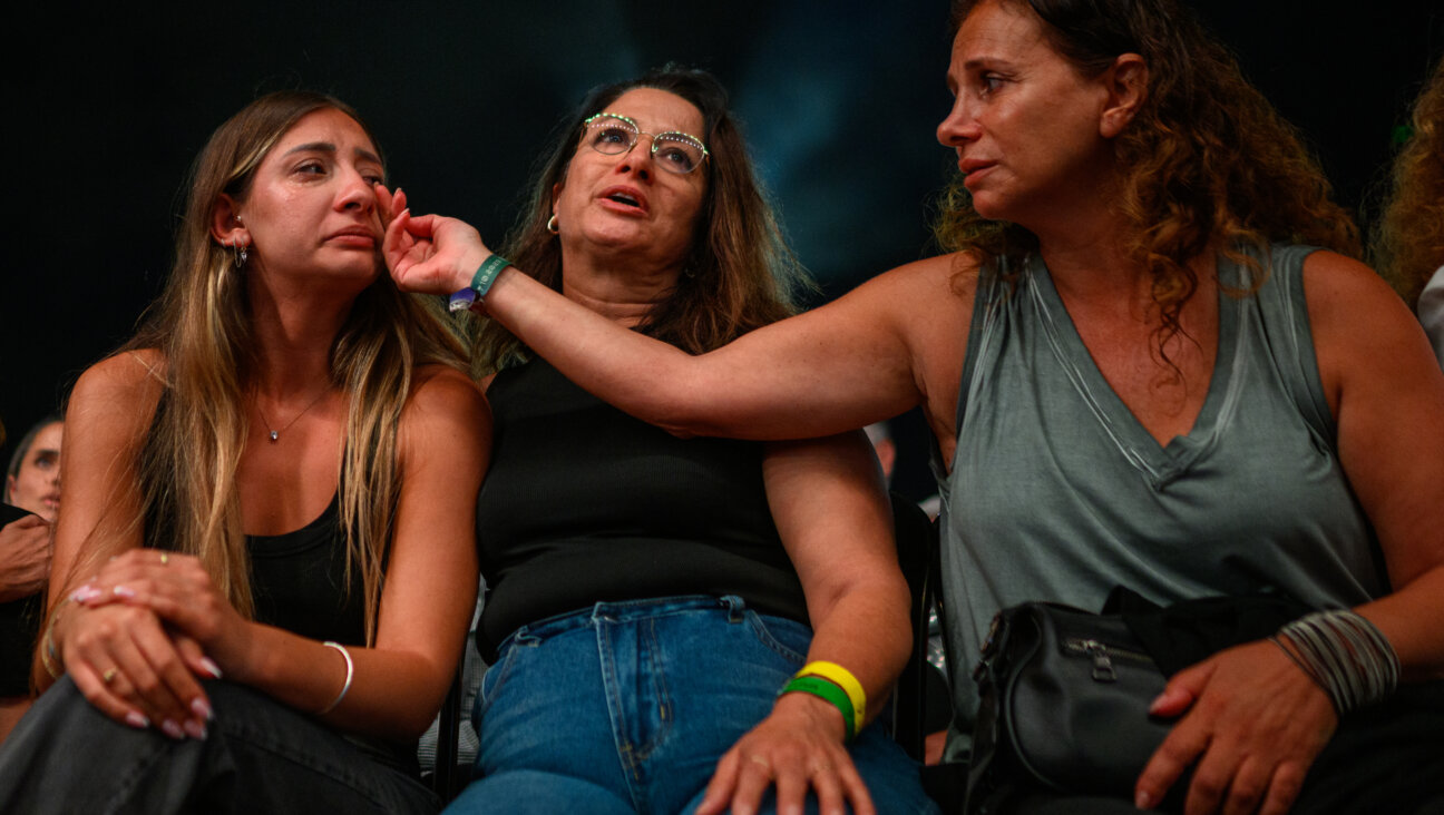 Relatives and friends of people killed on October 7th cry during the National ceremony commemorating the first anniversary since the attacks, at Park Hayarkon  on October 07, 2024 in Tel Aviv, Israel 