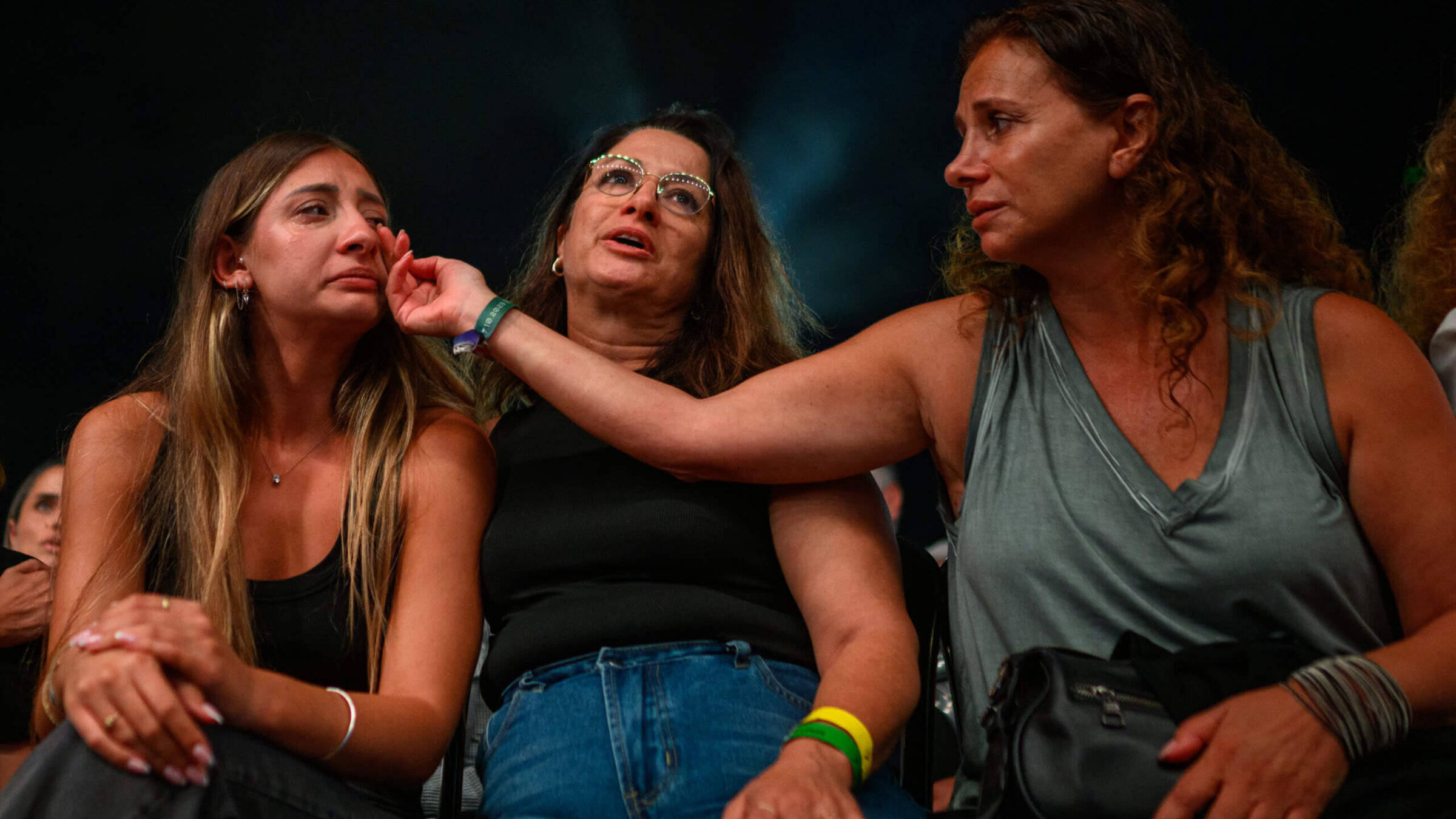 Relatives and friends of people killed on October 7th cry during the National ceremony commemorating the first anniversary since the attacks, at Park Hayarkon  on October 07, 2024 in Tel Aviv, Israel 